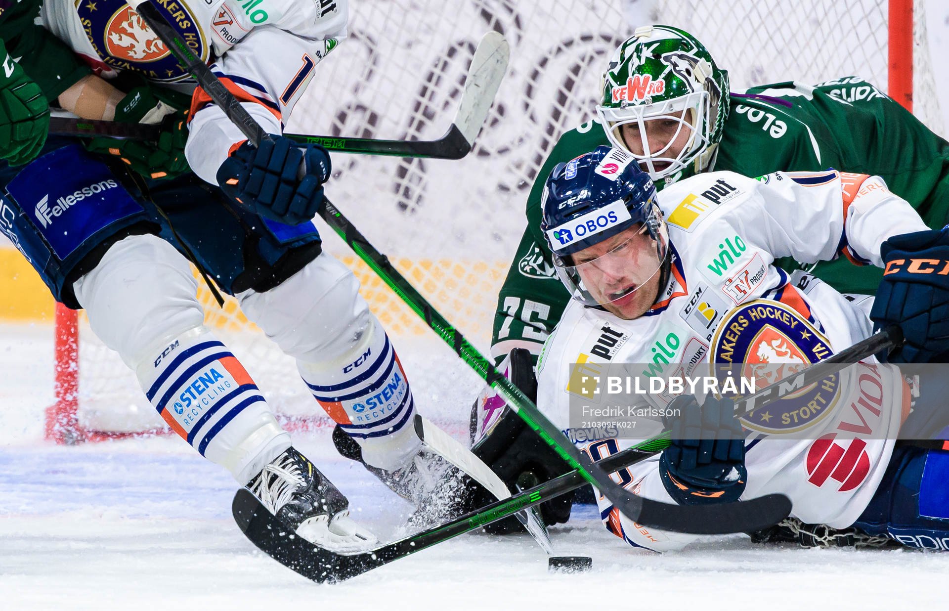 Växjös Marcus Sylvegård och Färjestads målvakt Arvid