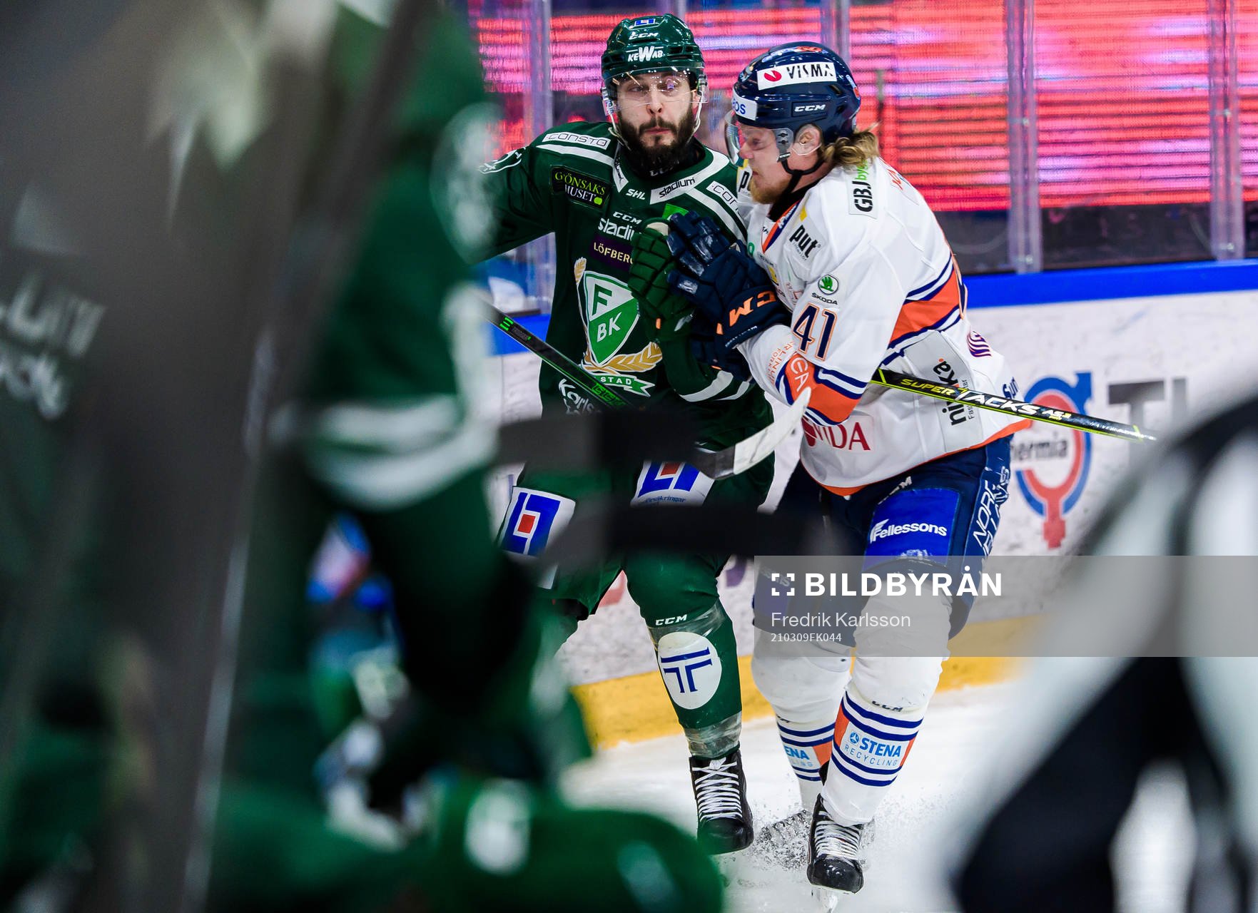 Färjestads Jesse Virtanen och Växjös Ludvig Nilsson
