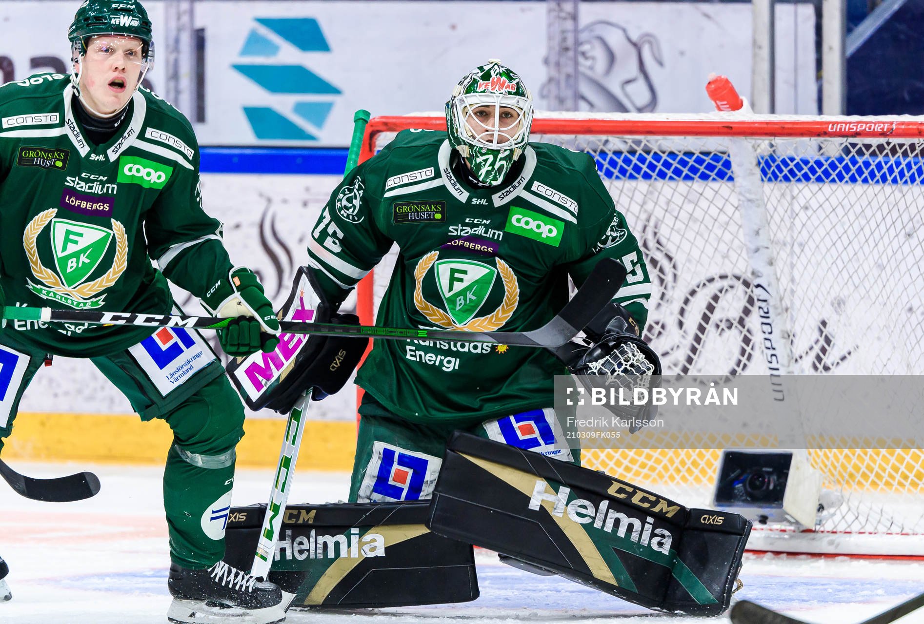 Färjestads Niclas Lundgren och målvakt Arvid Holm