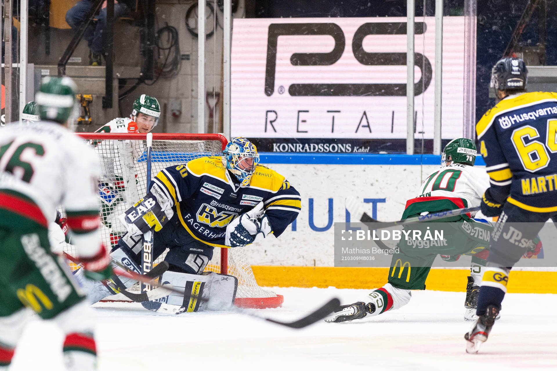 s målvakt Hugo Alnefelt släpper in 0-2 från Frölundas