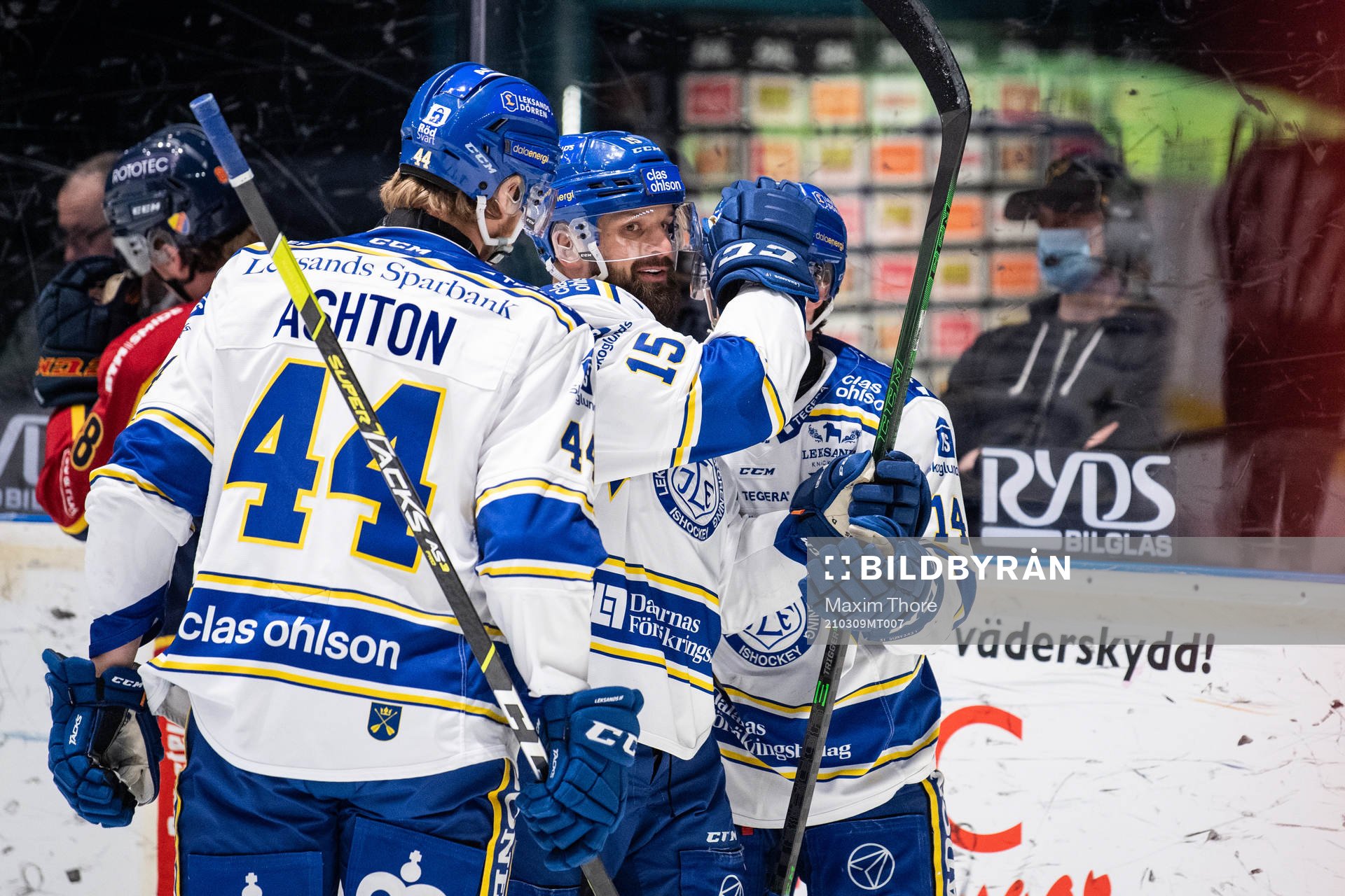 Leksands Otto Paajanen jublar med lagkamrater