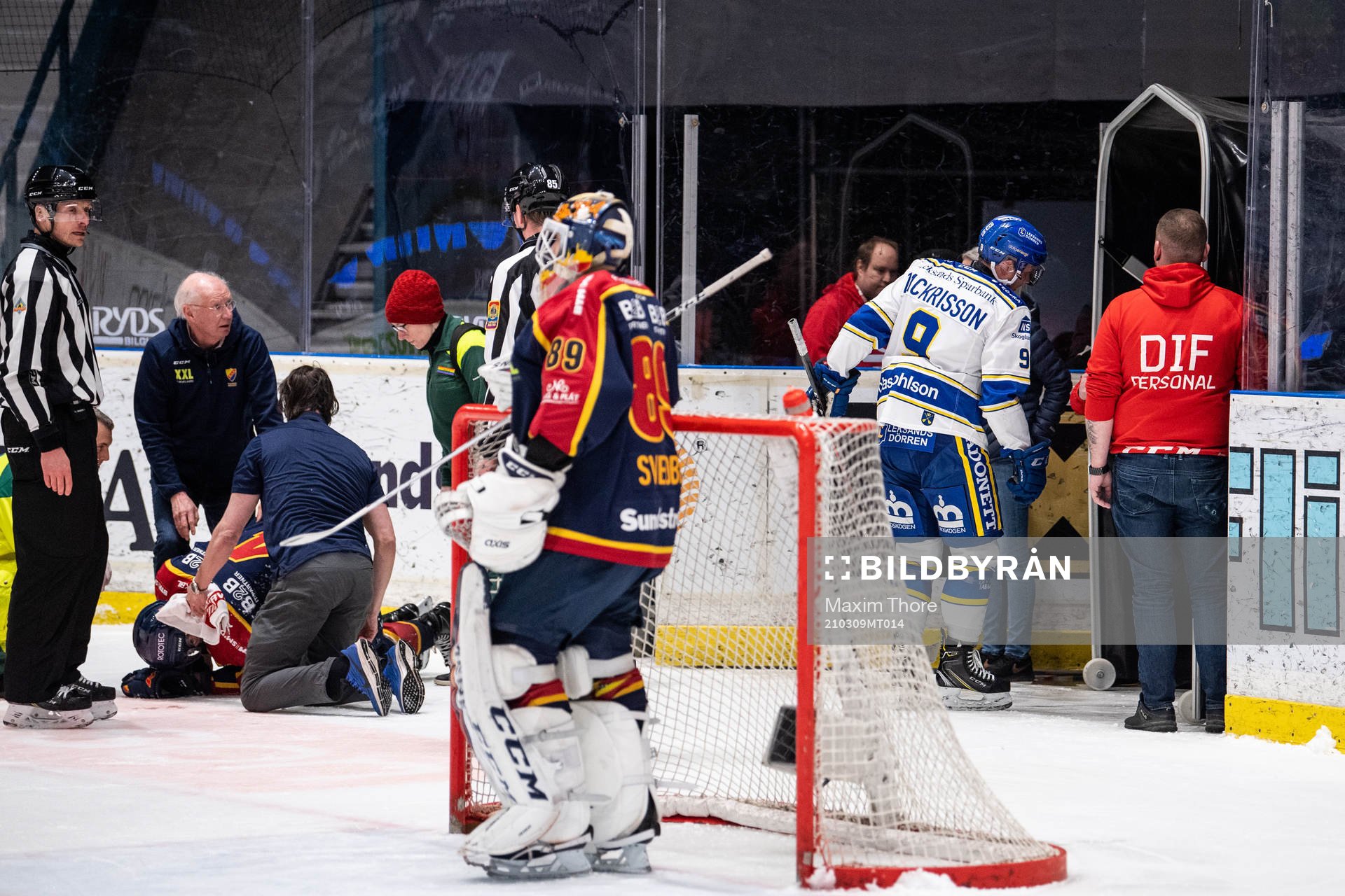 Leksands Patrik Zackrisson lämnar isen