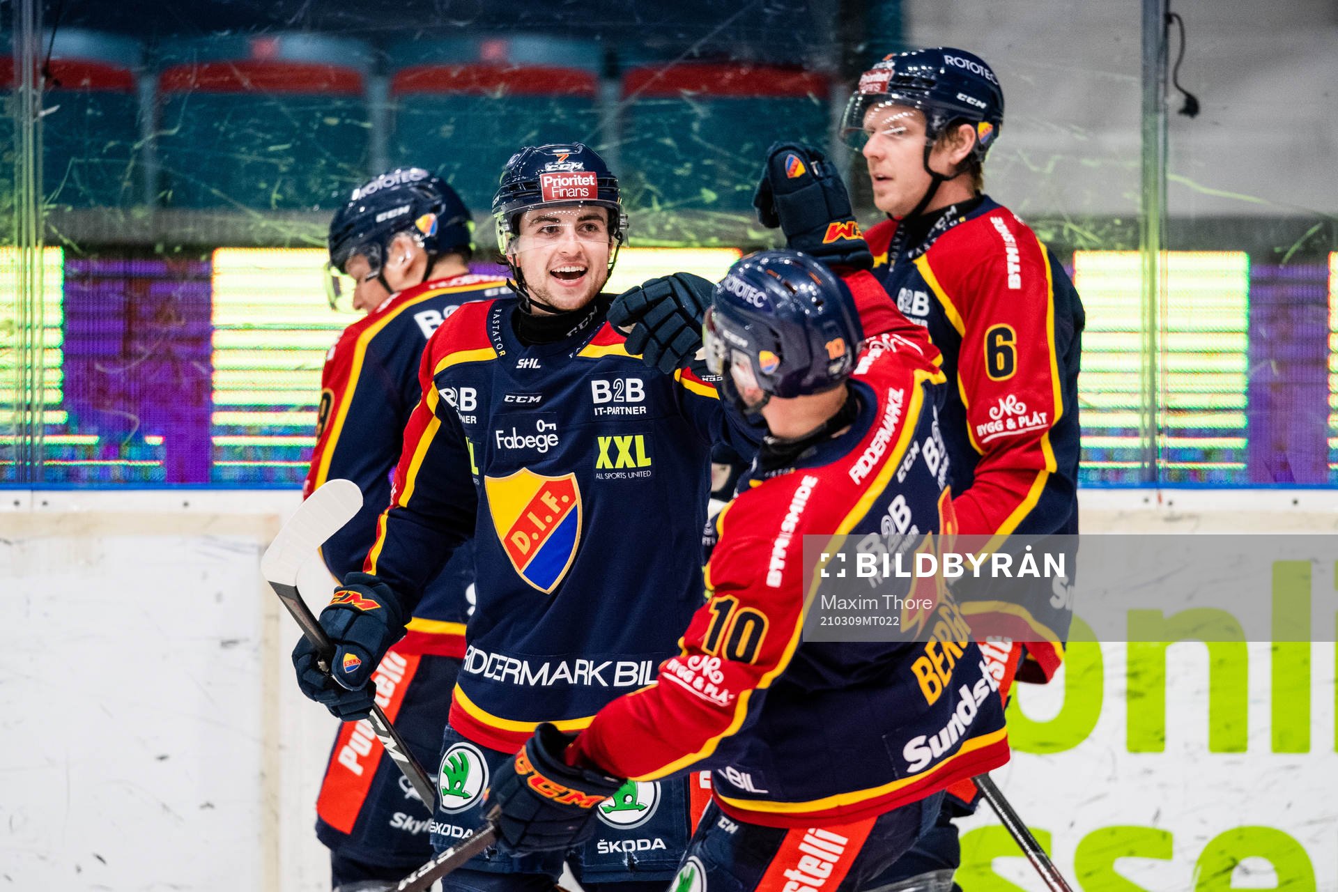 Djurgårdens Robert Nardella jublar med lagkamrater