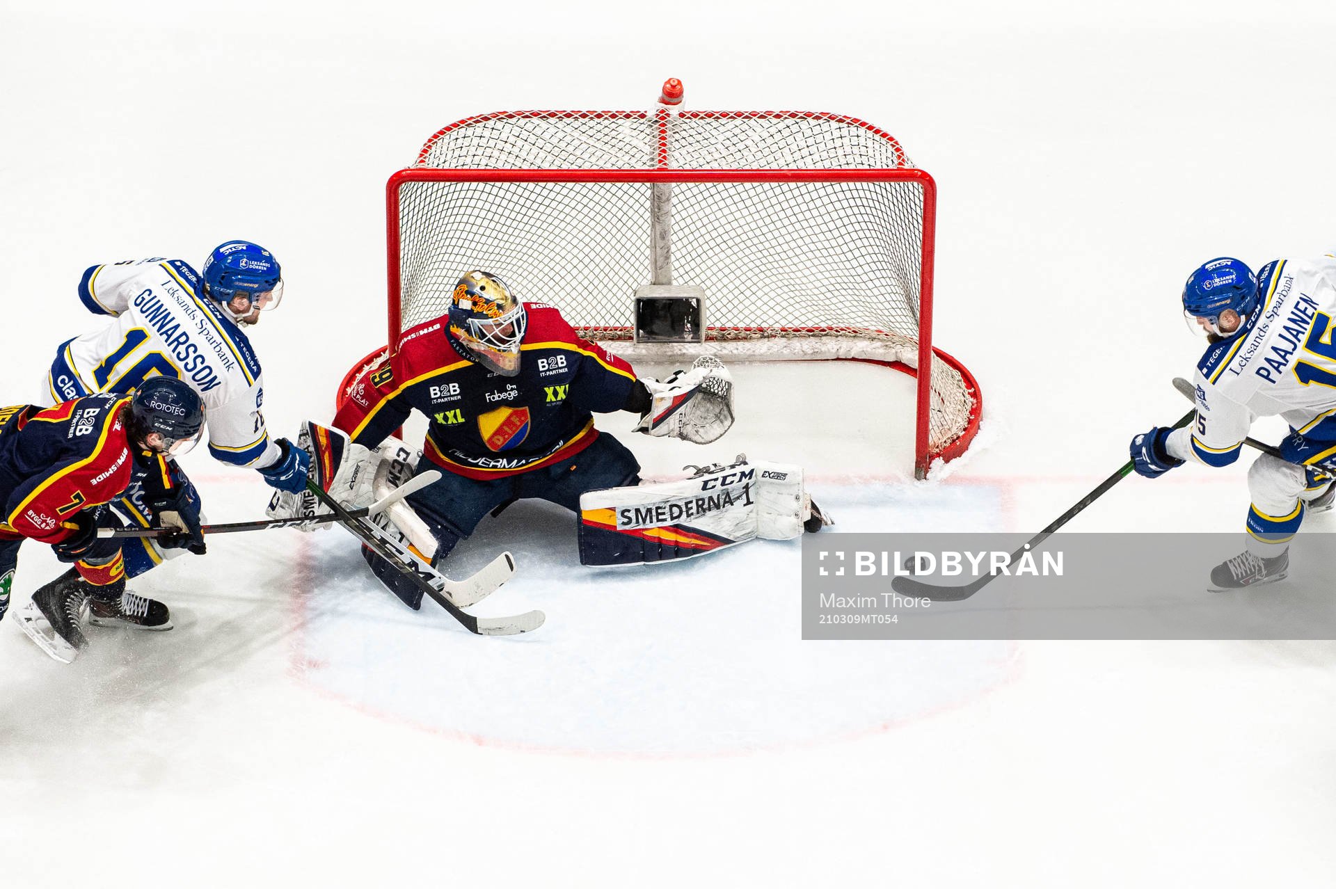 Leksands Otto Paajanen gör 0-1 bakom Djurgårdens målvakt