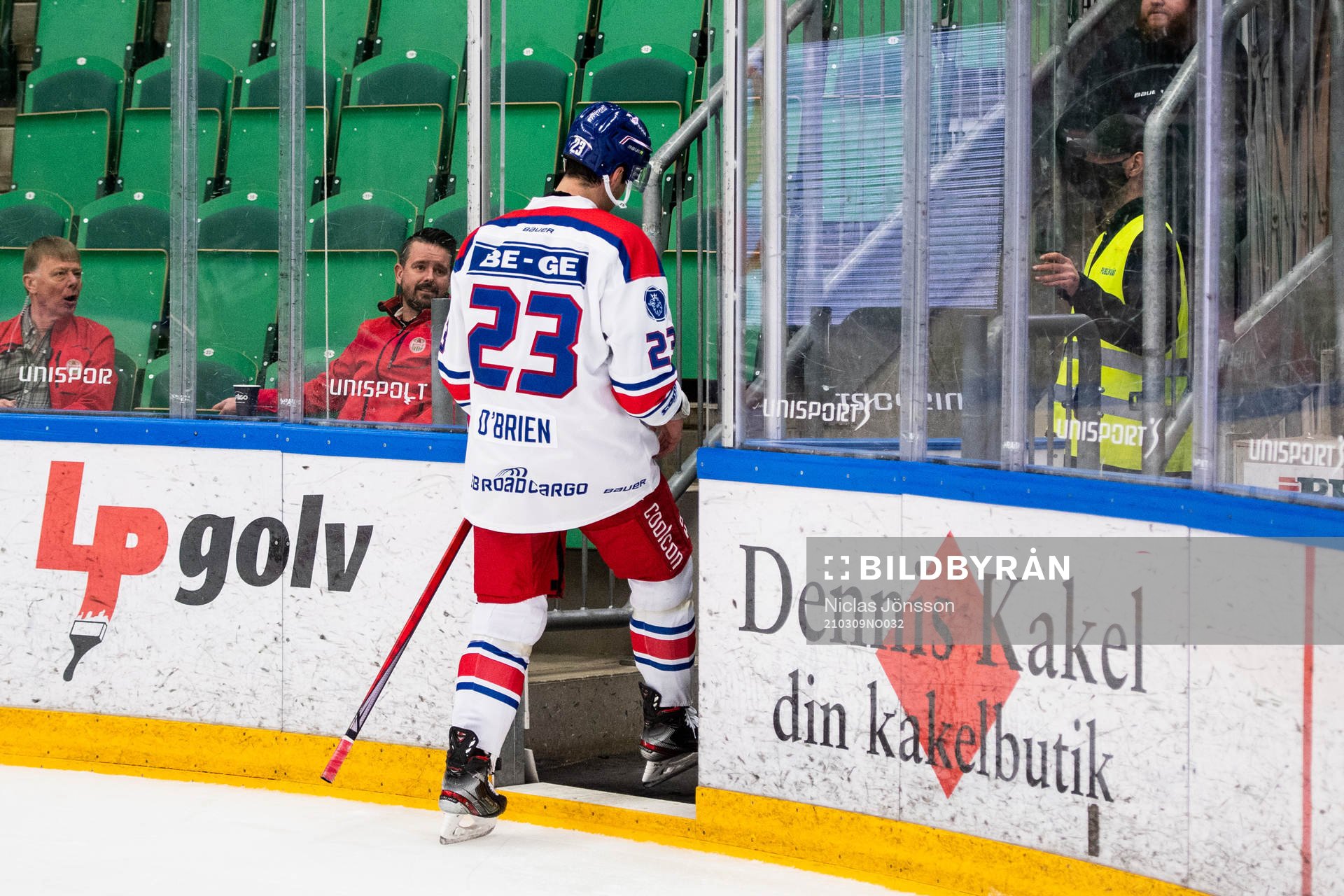 Oskarshamns Andrew O´Brien lämnar isen