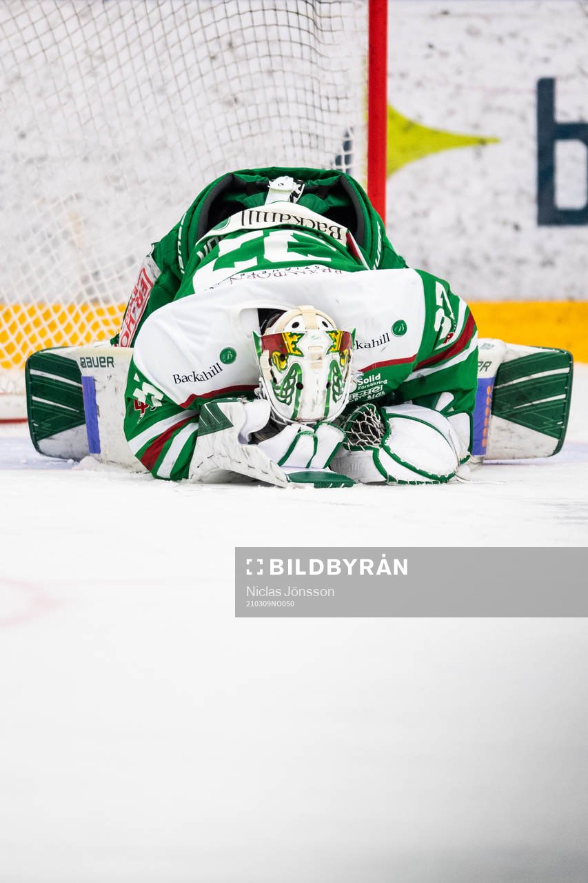 Rögles målvakt Johan Gustafsson har ont