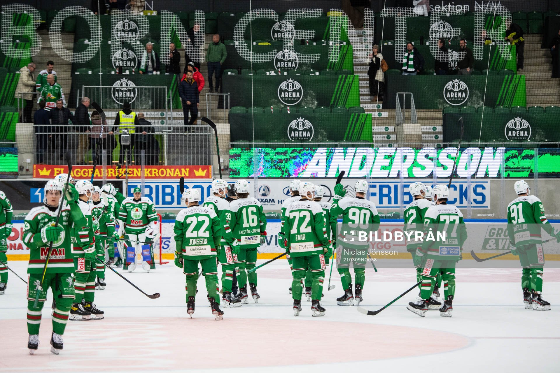 Rögles spelare jublar