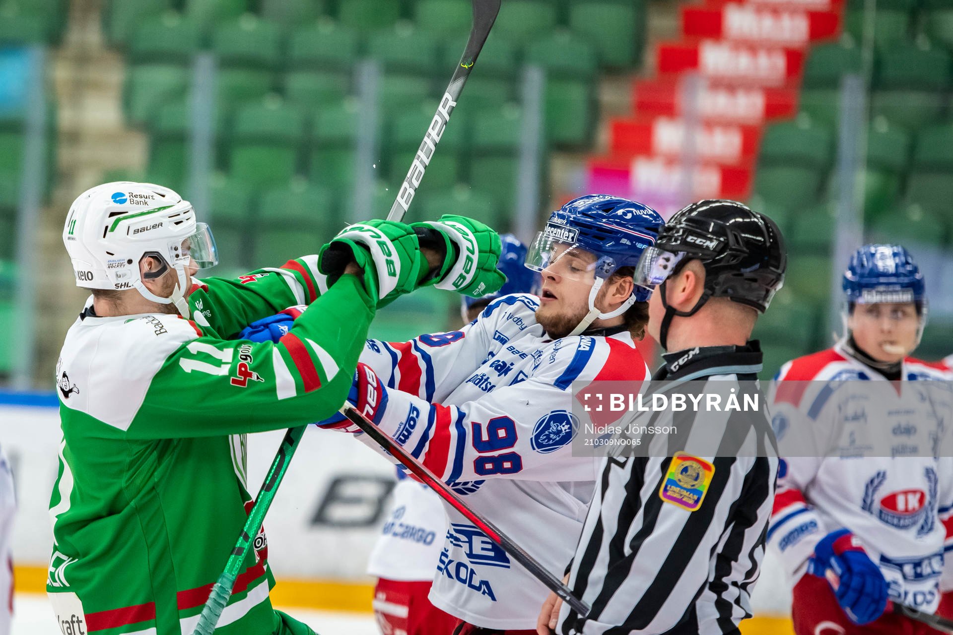 Rögles Mattias Sjögren och Oskarshamns Oliver Larsen i