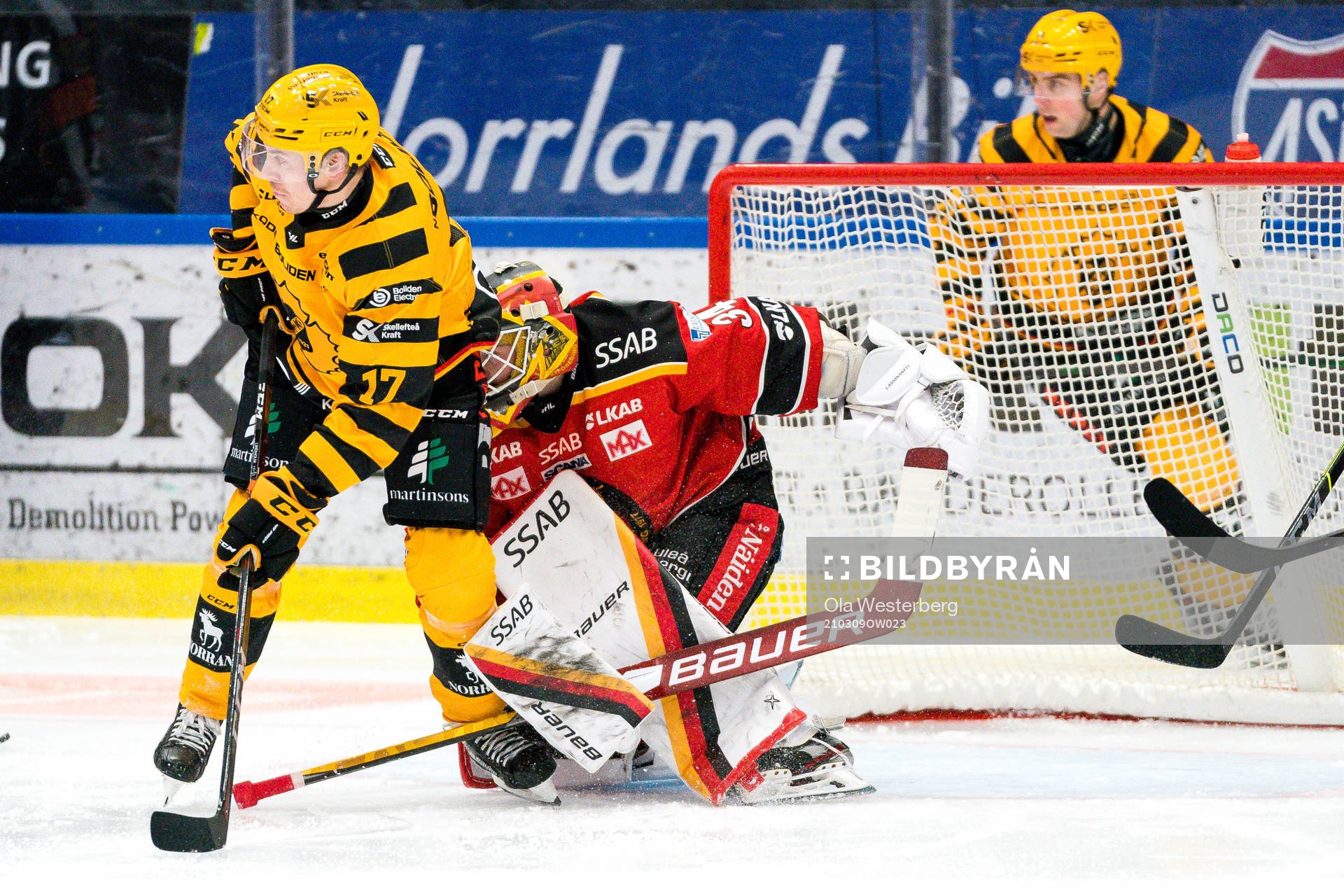Skellefteås Pär Lindholm och Luleås målvakt Joel