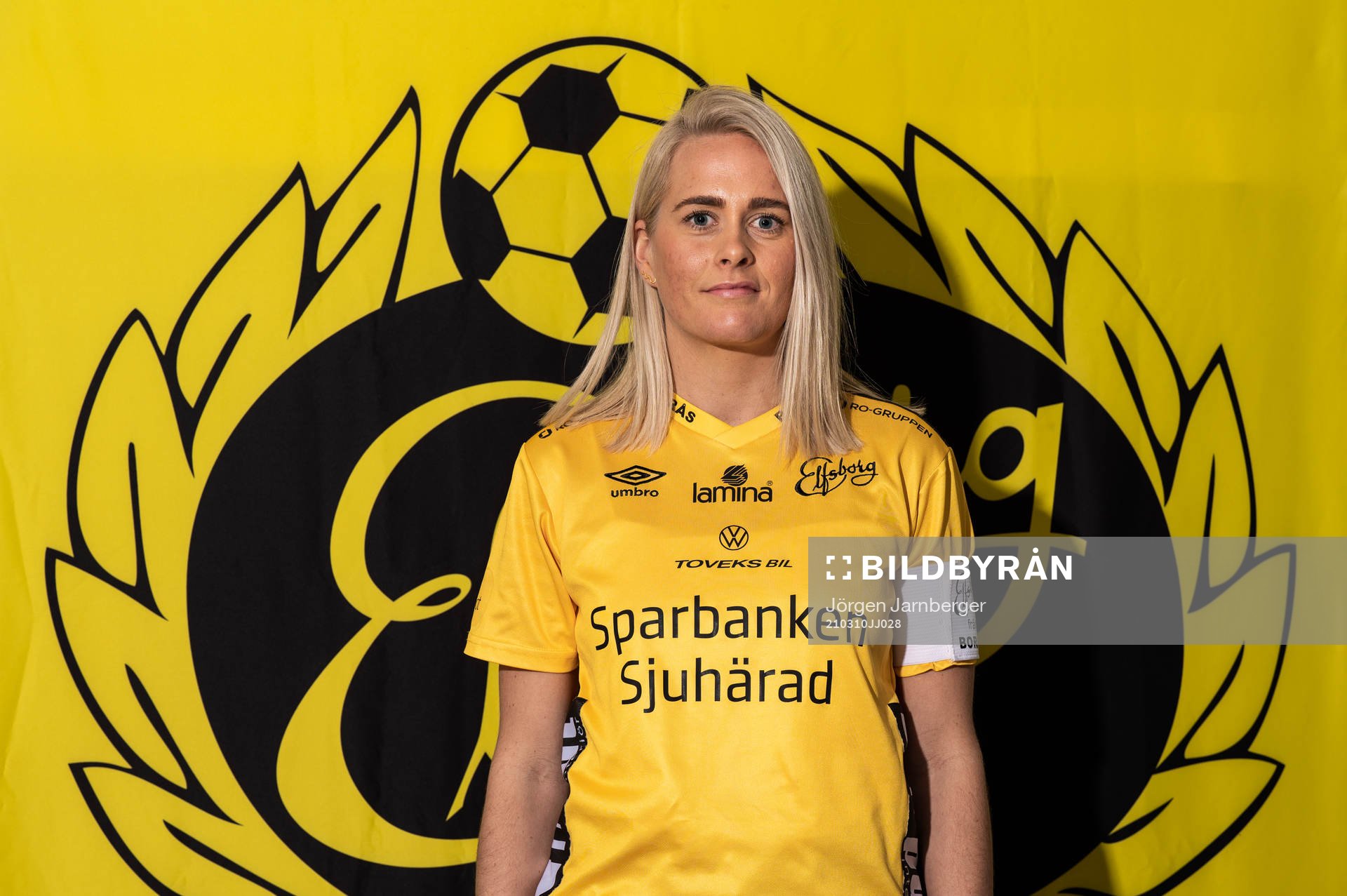 Elfsborgs damlags lagkapten 2021 Elllen Larsson poserar med