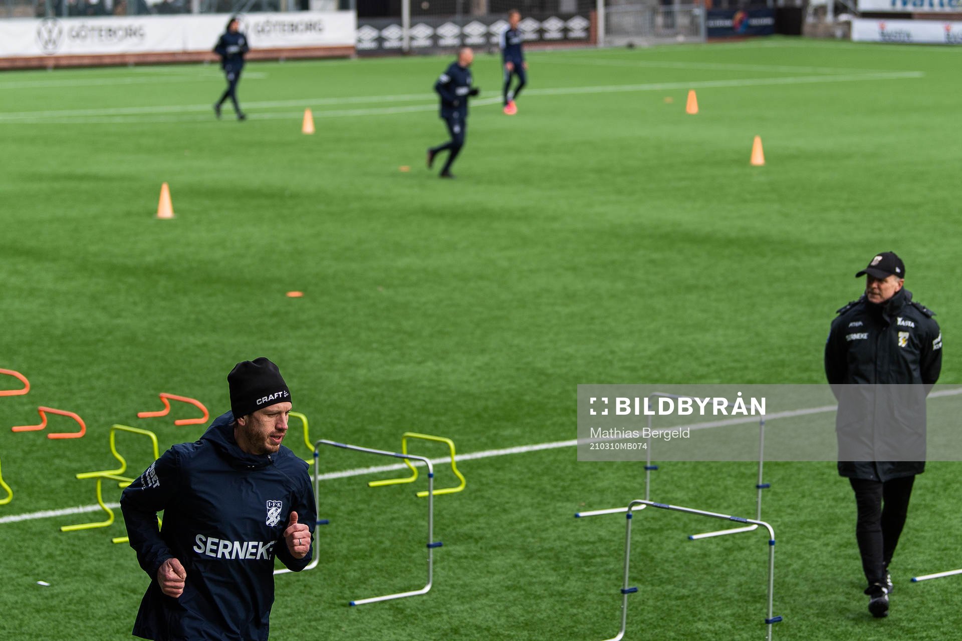Gustav Svensson och tränare Roland Nilsson