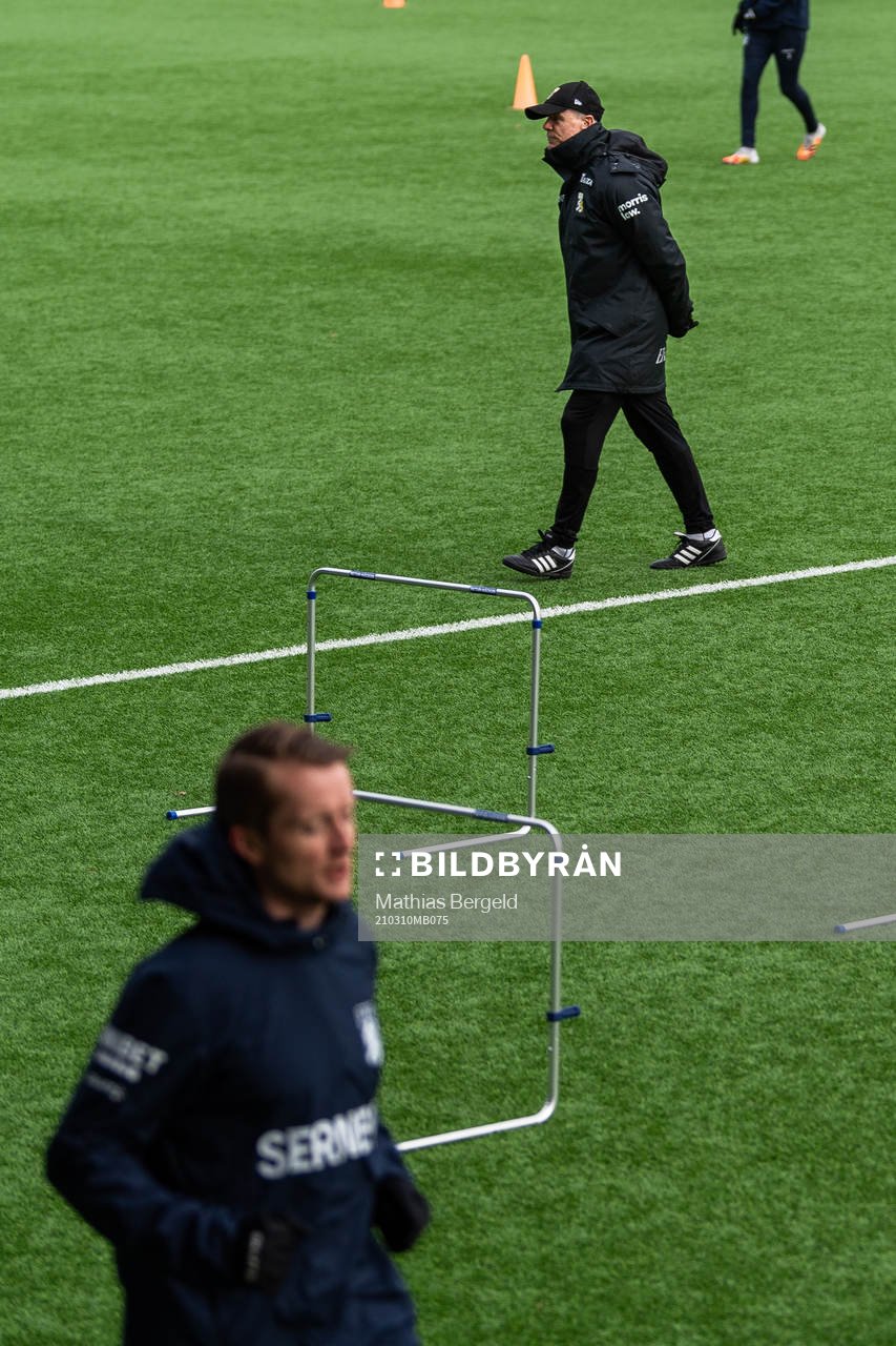 Sam Larsson och tränare Roland Nilsson