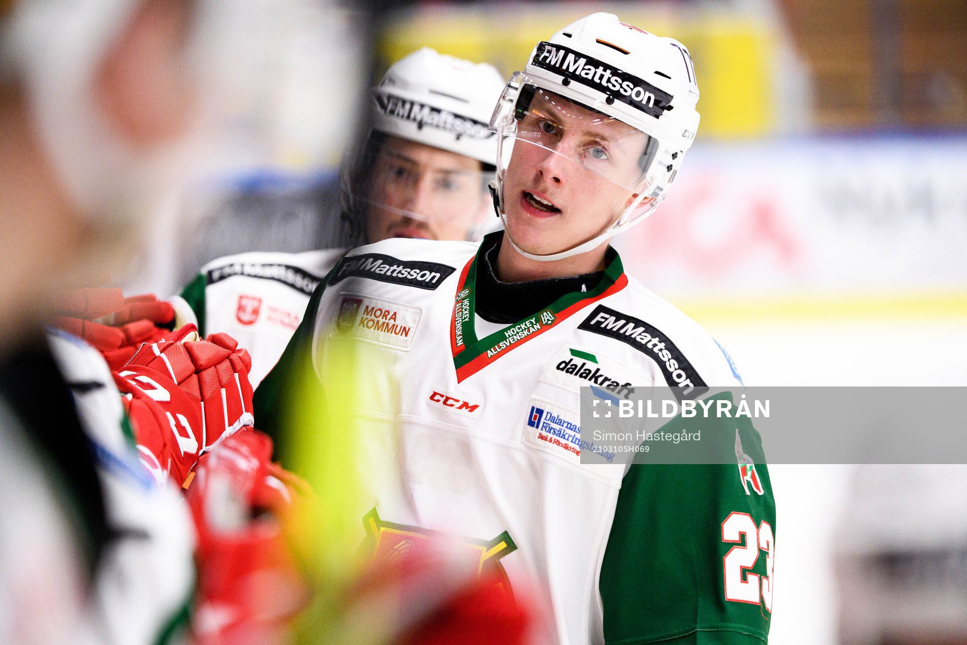 Moras Simon Johansson jublar
