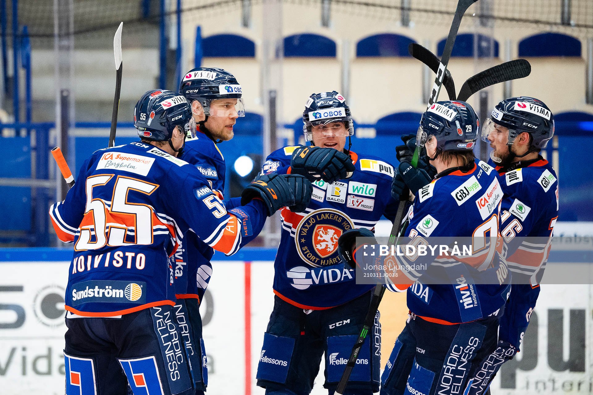 Växjös Ilari Melart och Jack Drury jublar