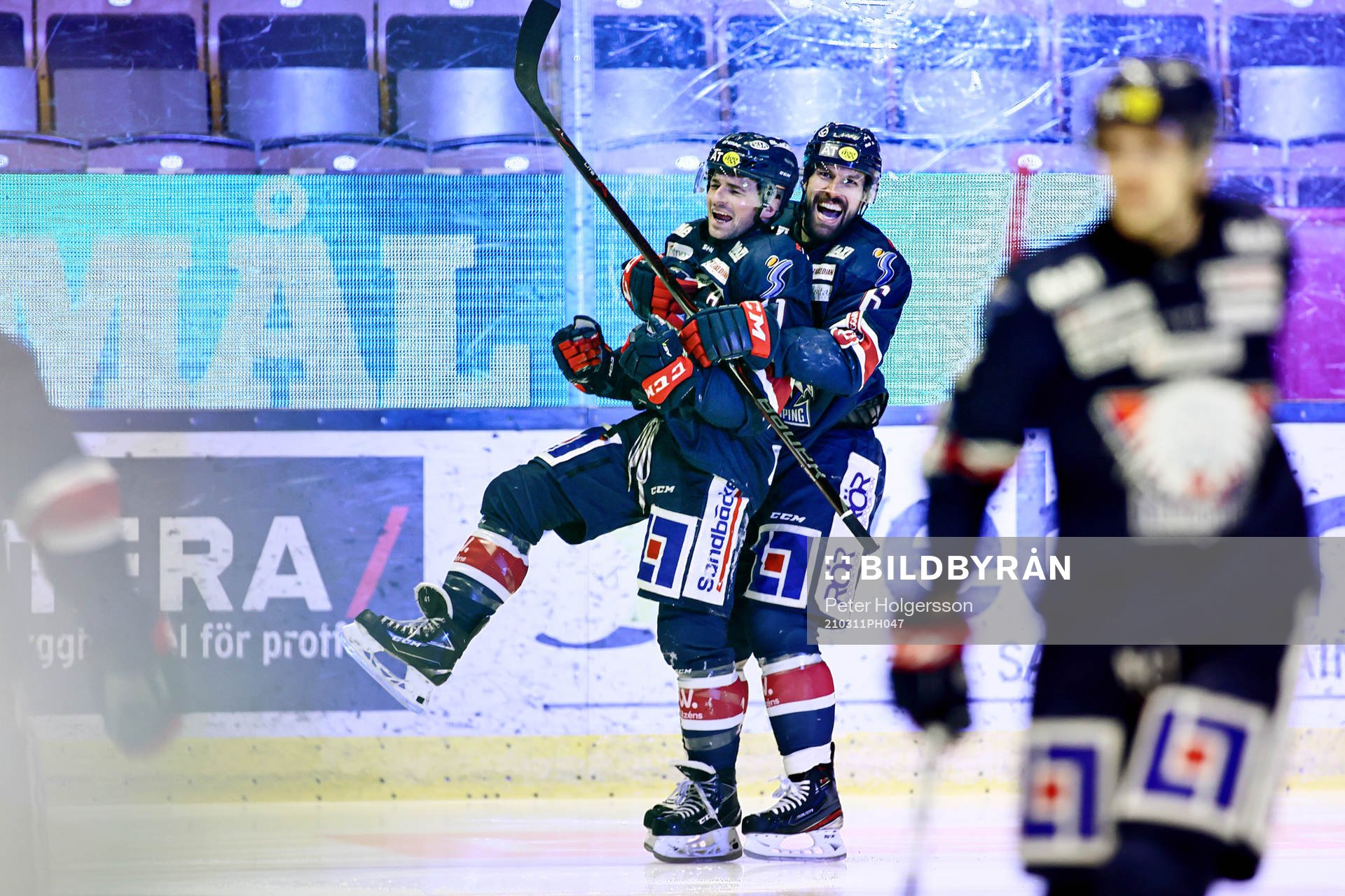 Linköpings Broc Little och Jonas Holös jublar