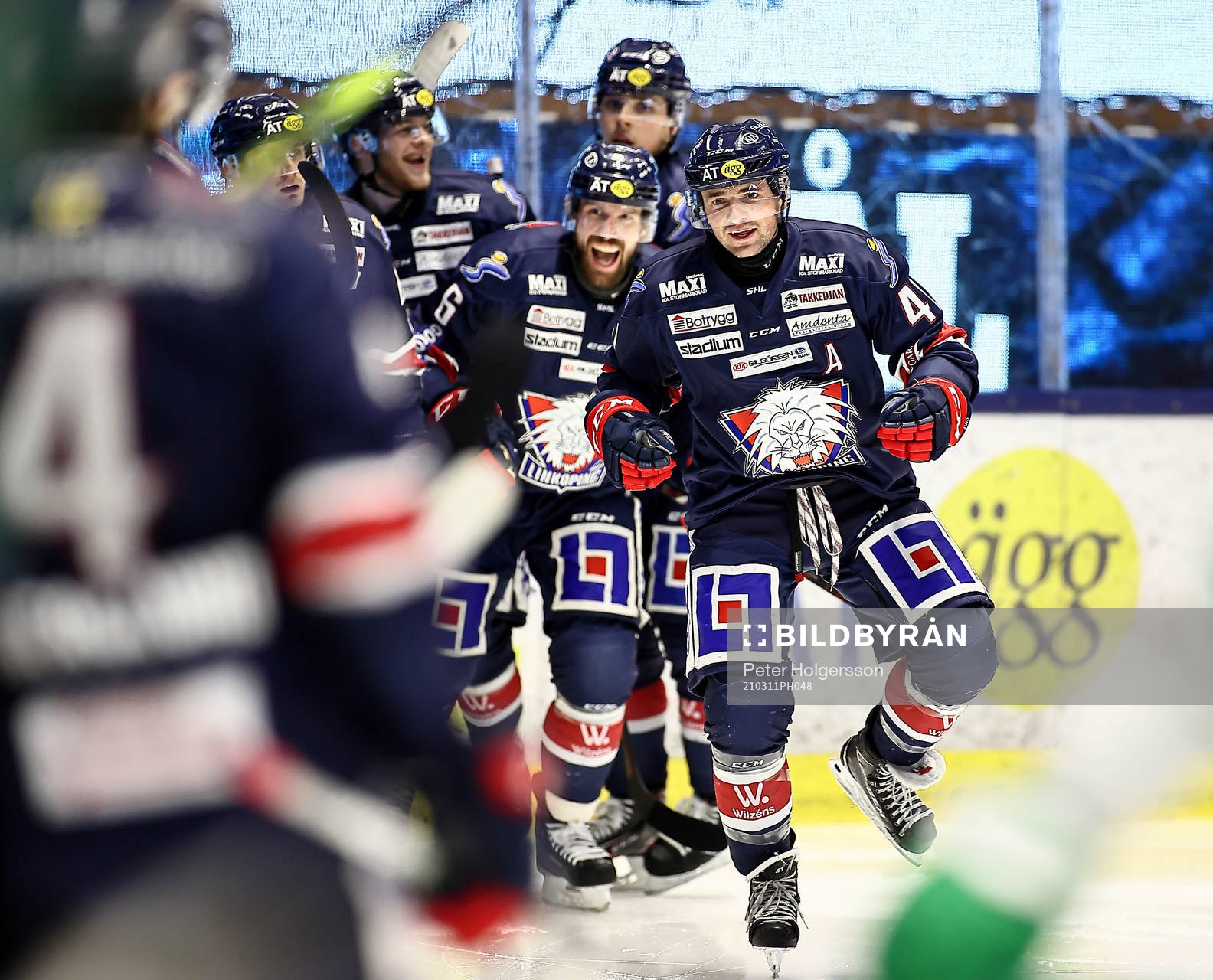 Linköpings Broc Little och Jonas Holös jublar