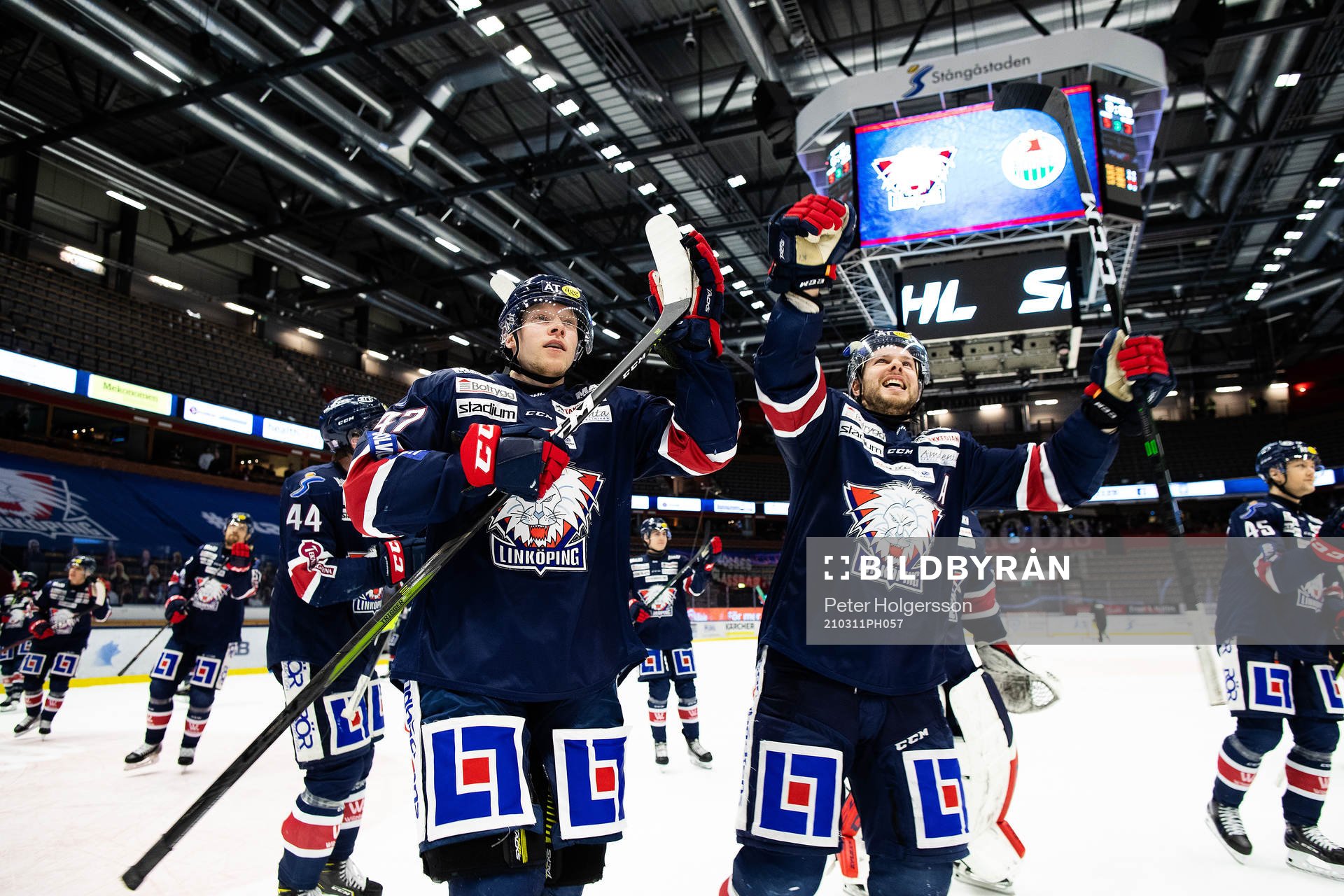 Linköpings Anton Karlsson och Andrew Gordon jublar