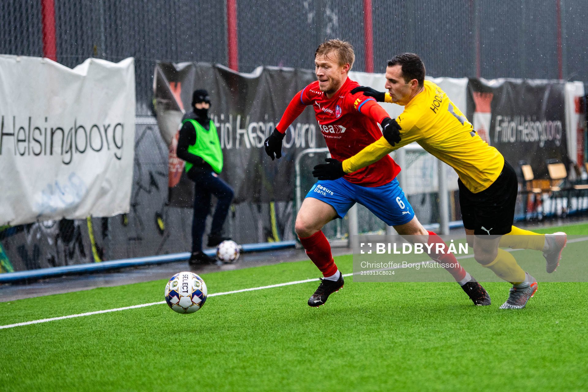 Helsingborgs Andreas Landgren och Mjällbys Kadir Hodzic