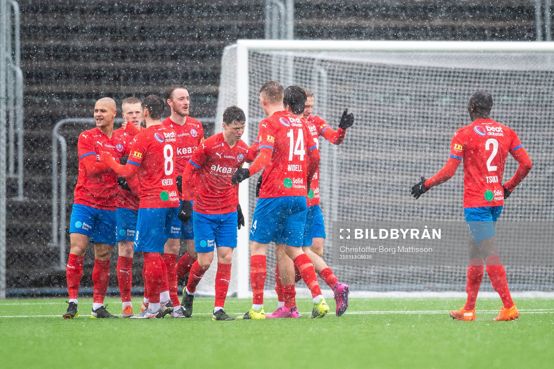 Helsingborgs spelare jublar efter 2-1 av Anthony van den Hurk under träningsmatchen i fotboll mellan Helsingborg och Mjällby den 13 mars 2021 i Helsingborg. 