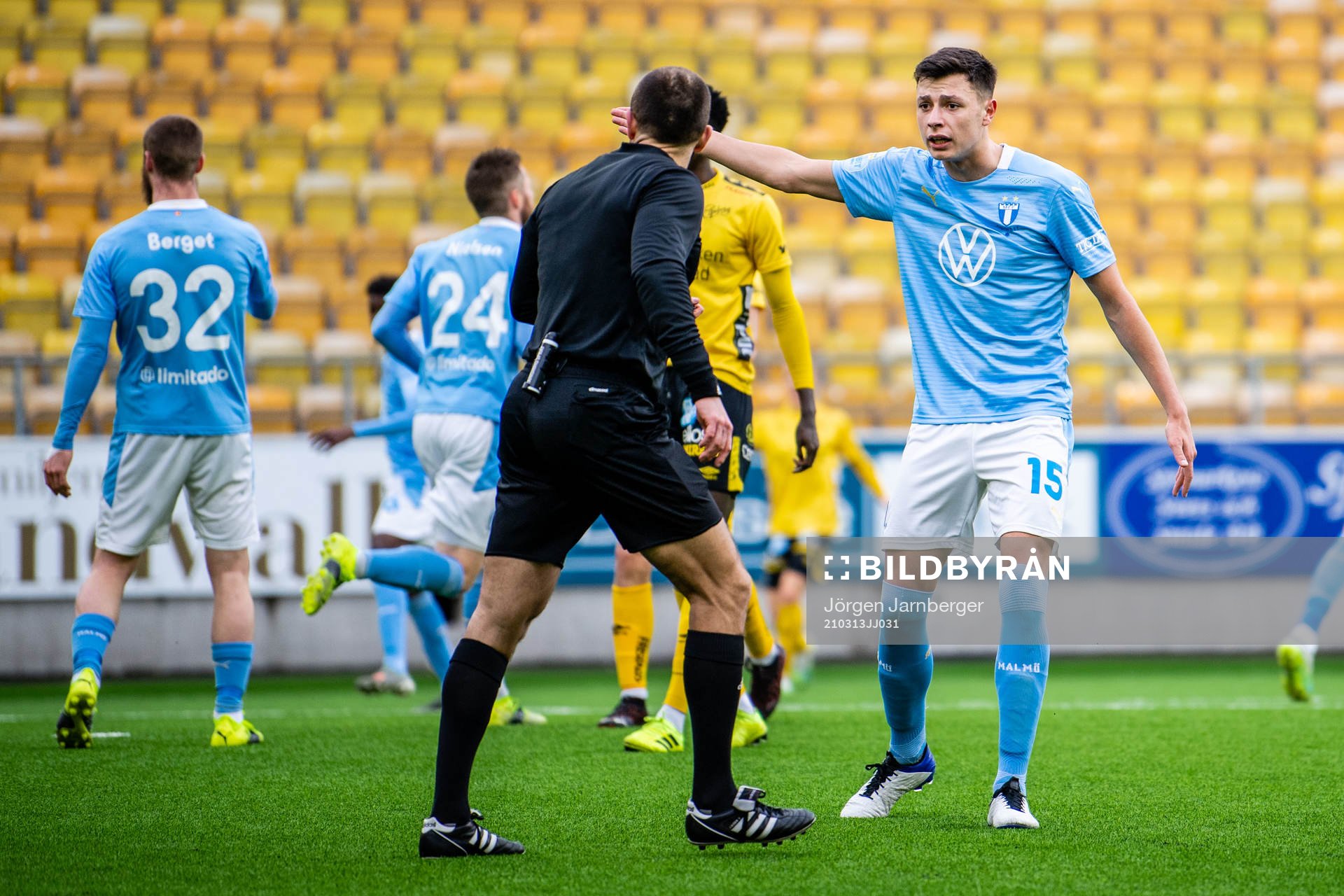 Malmö FFs Anel Ahmedhodzic reagerar