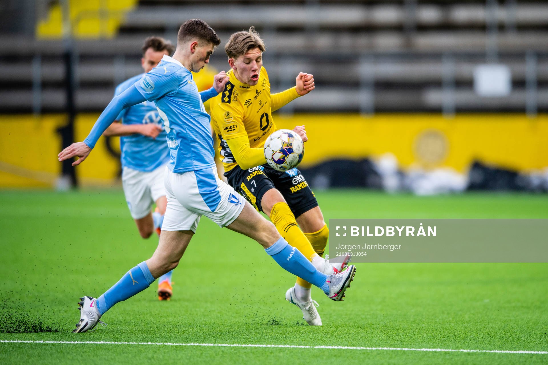 Malmö FFs Lorik Konjuhi och Elfsborgs Noah Söderberg