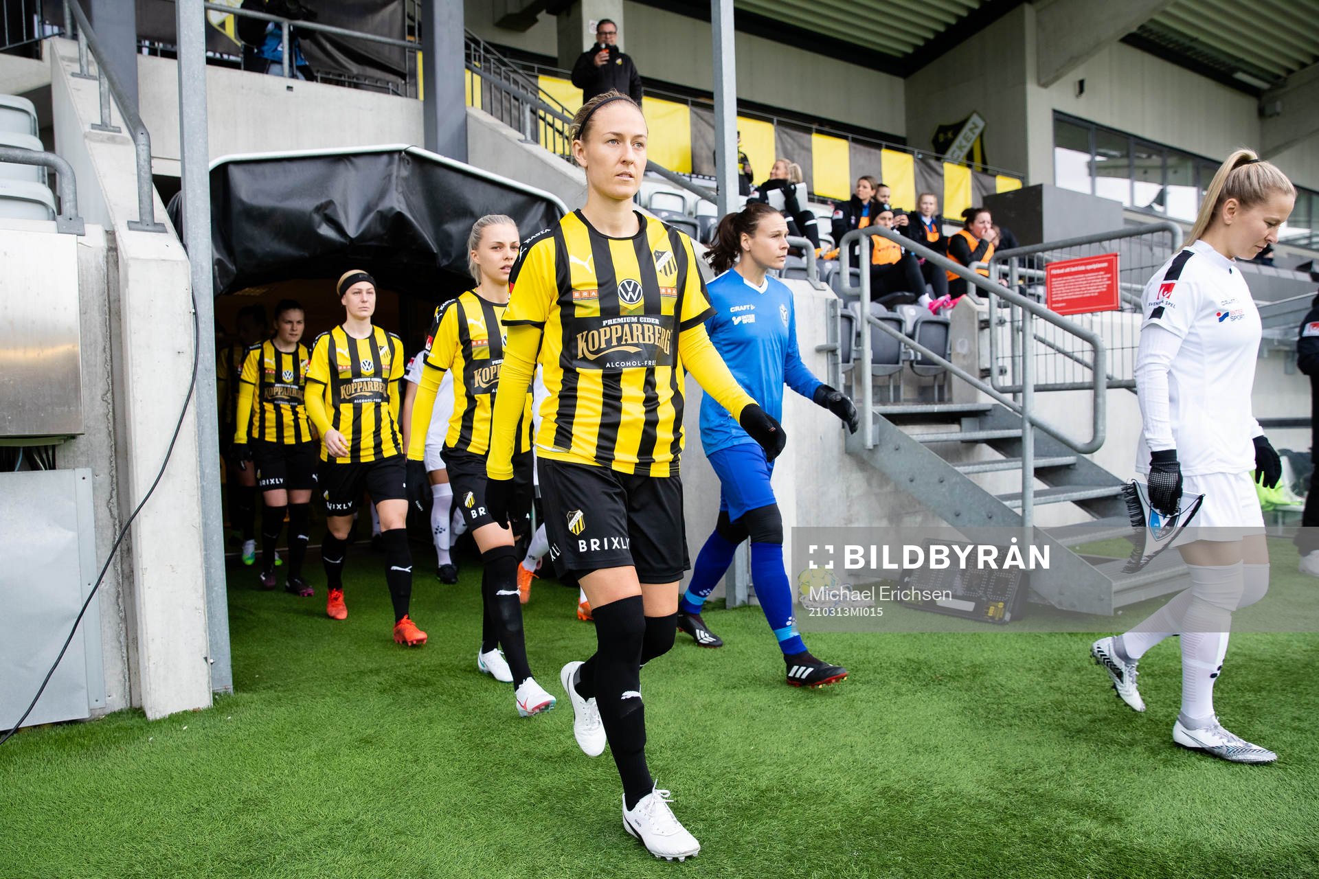 Häckens Emma Kullberg innan fotbollsmatchen i Svenska