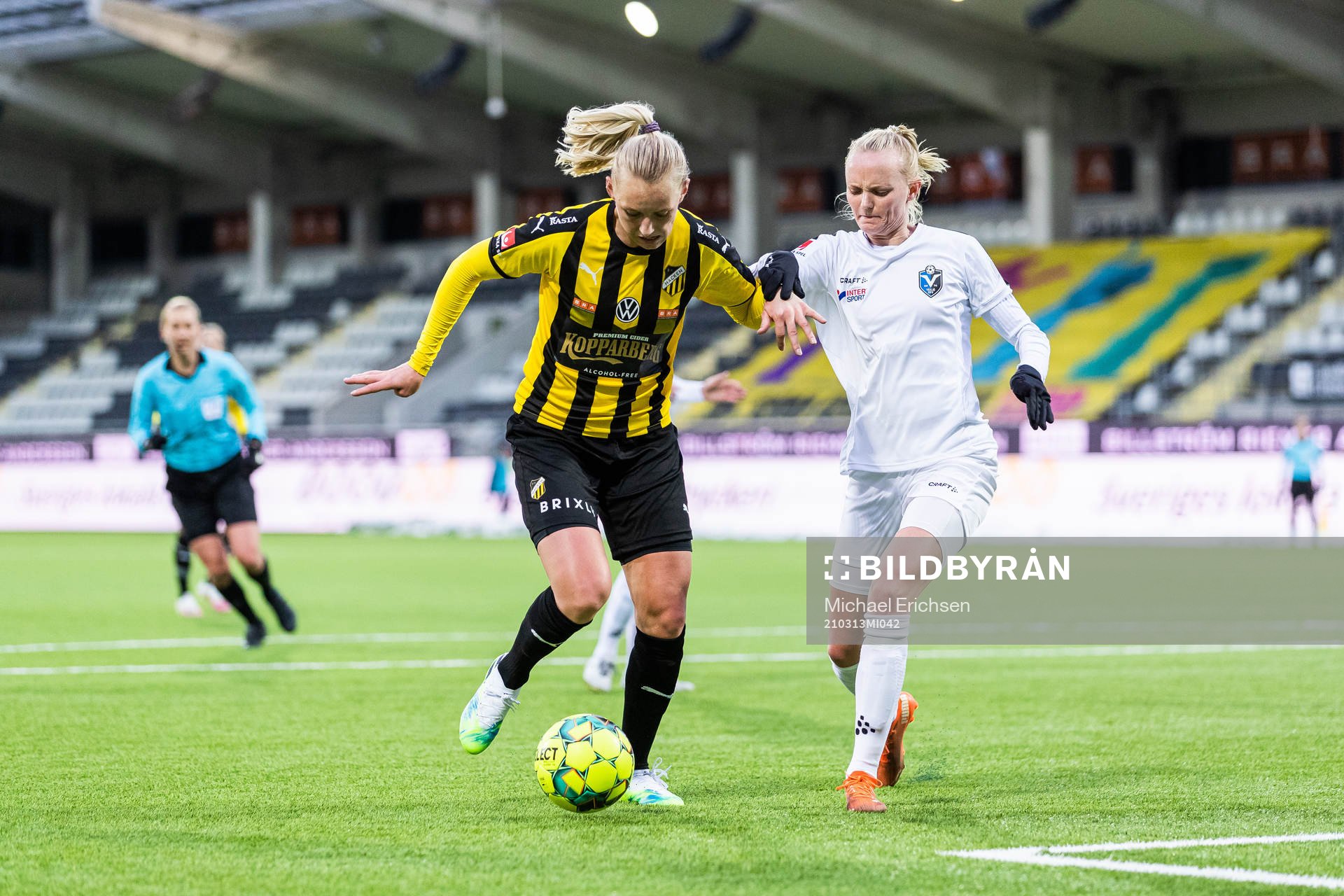 Häckens Stina Blackstenius och Växjös Emma Pennsäter