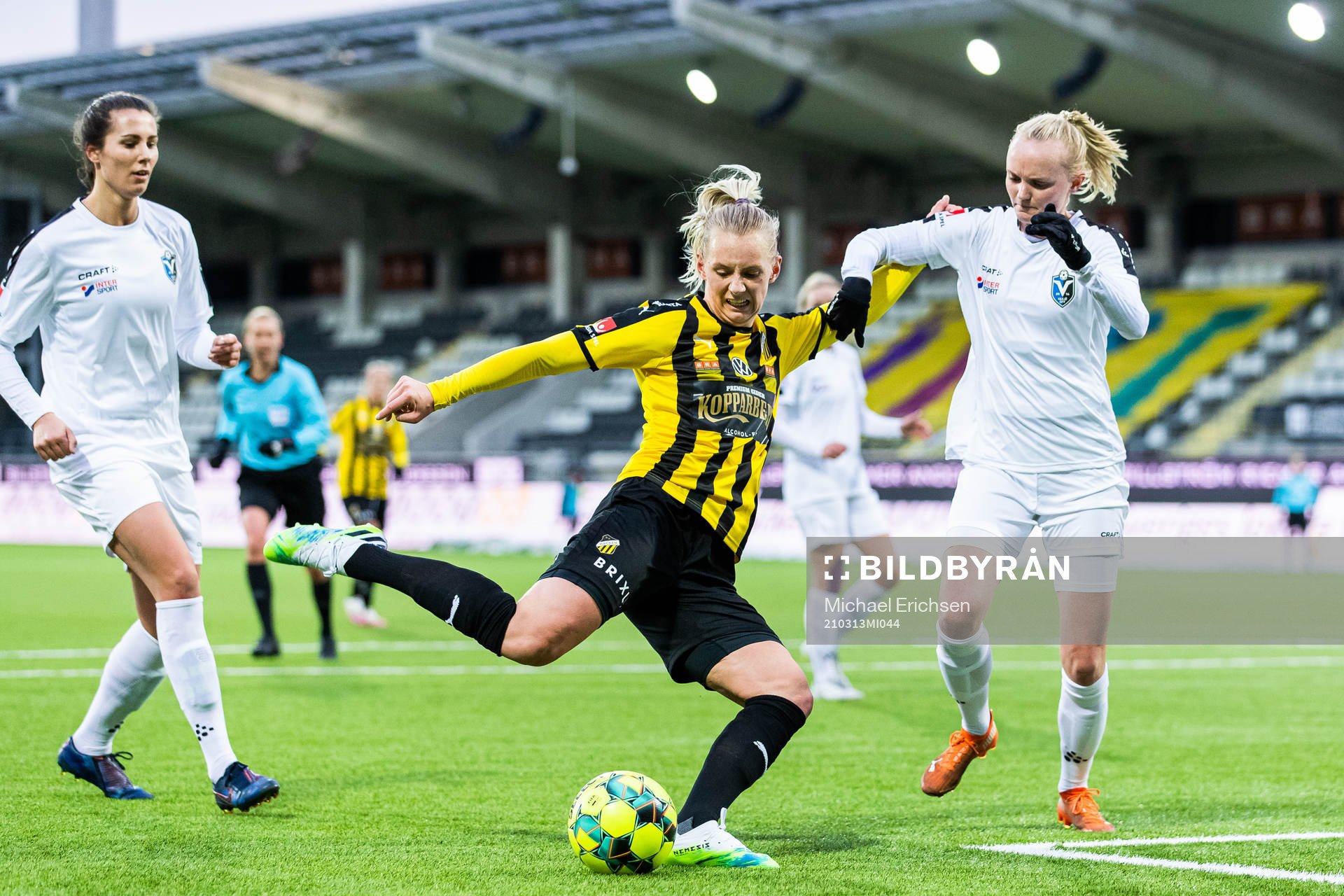 Häckens Stina Blackstenius och Växjös Emma Pennsäter