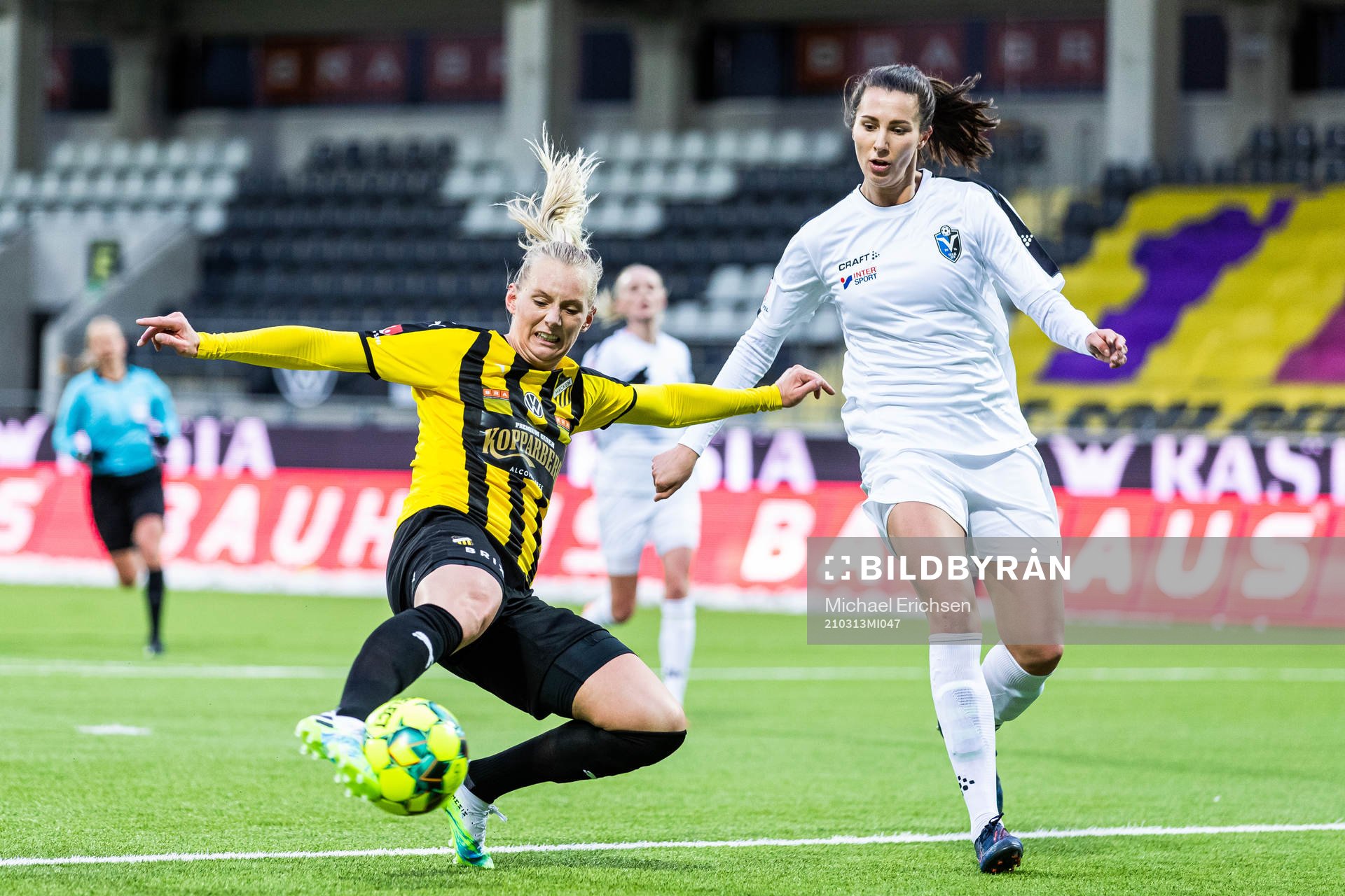 Häckens Stina Blackstenius och Växjös Nellie Karlsson