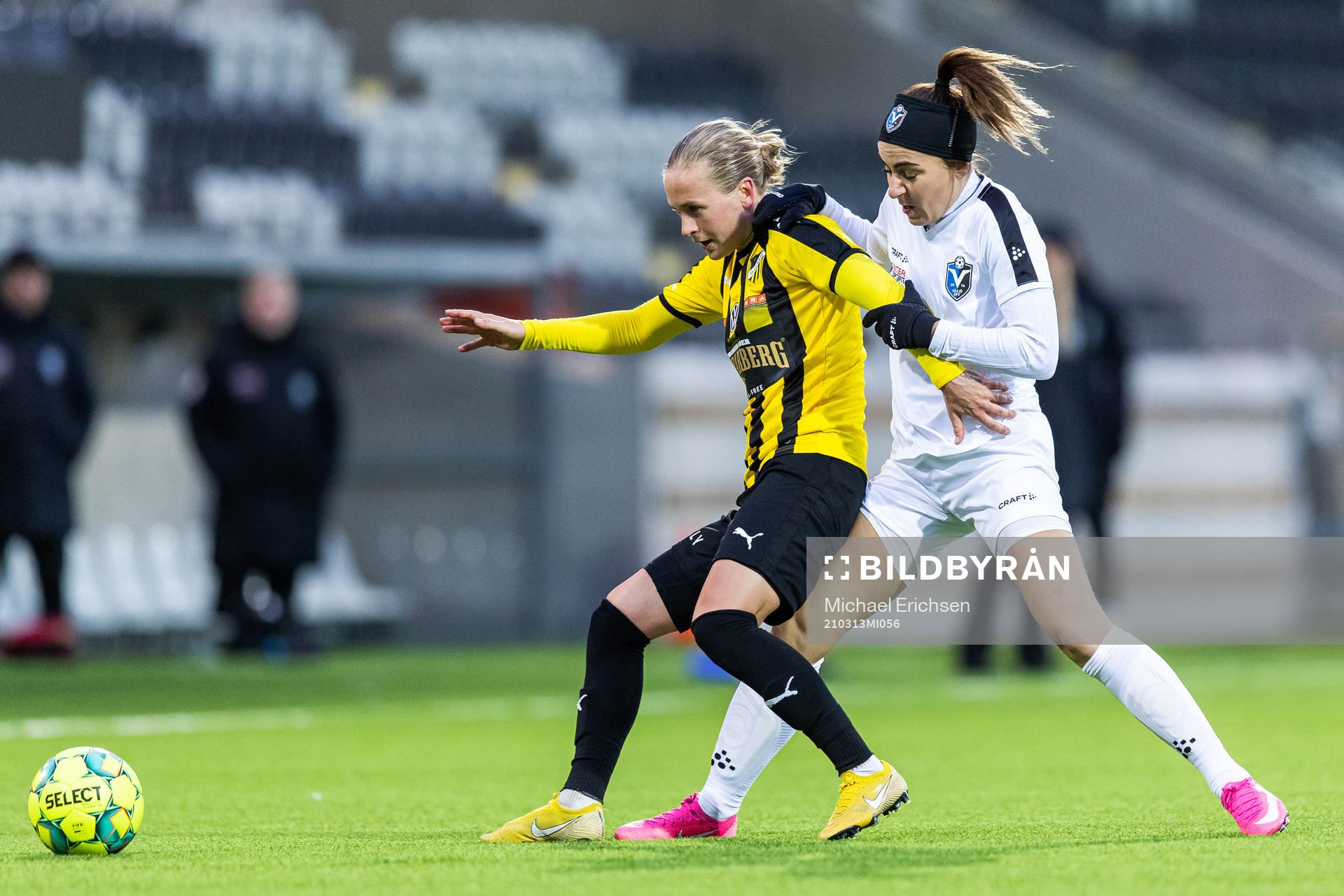 Häckens Filippa Curmark och Växjös Andrea Mist Palsdottir
