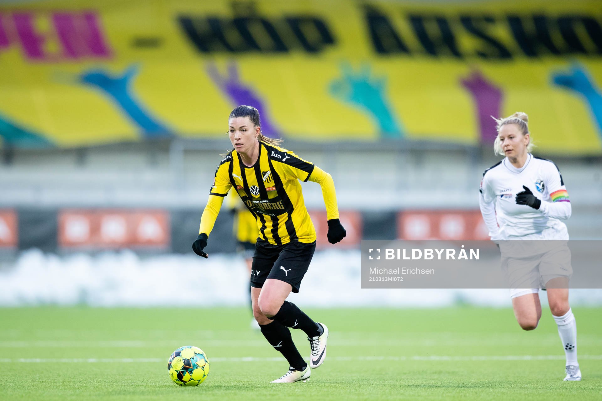 Häckens Pauline Hammarlund och Växjös Emmi Alanen