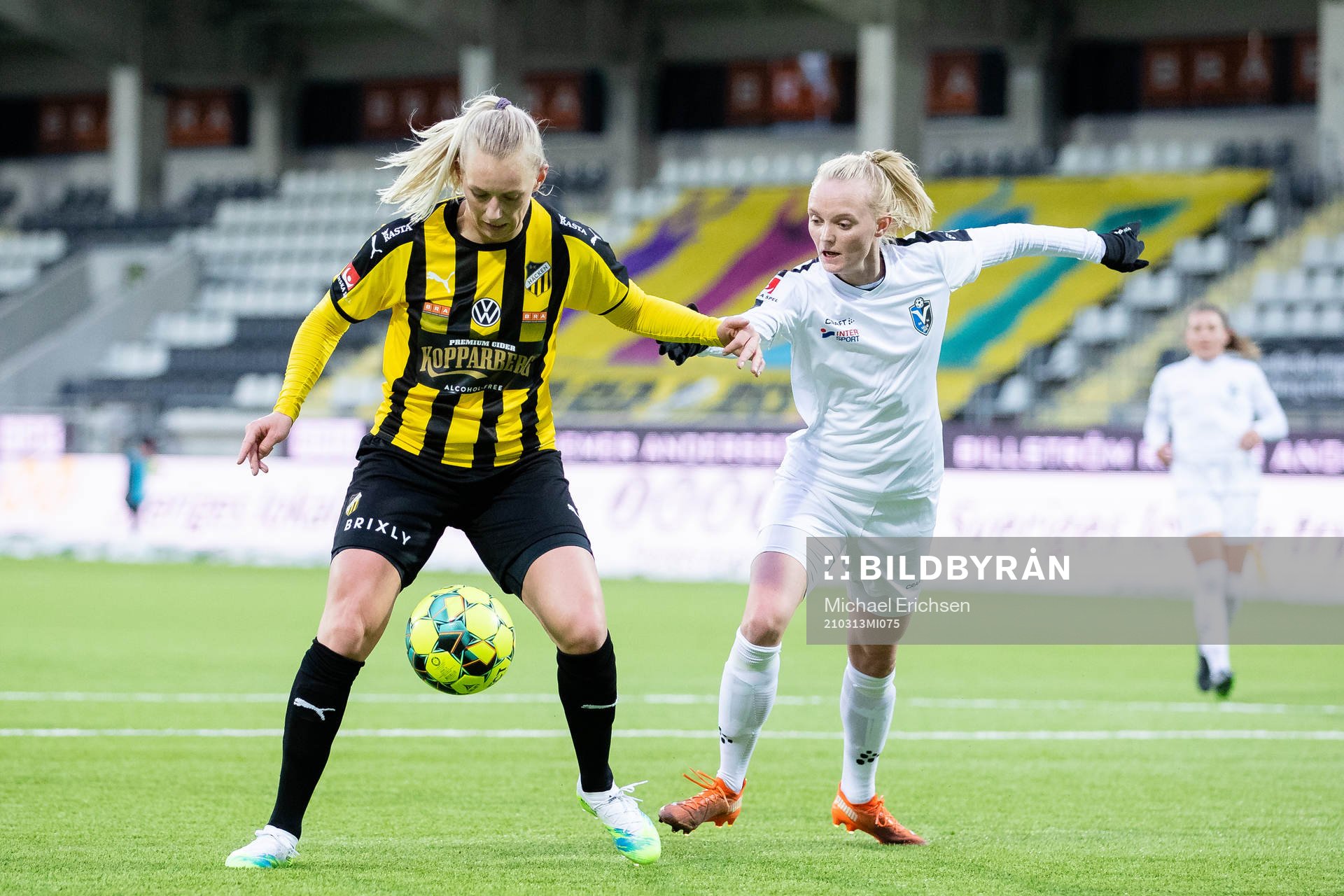 Häckens Stina Blackstenius och Växjös Emma Pennsäter