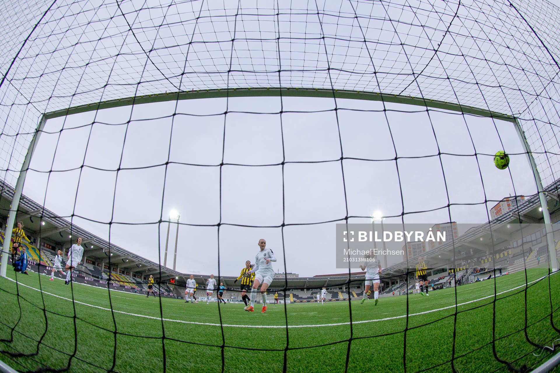 Häckens Johanna Rytting Kaneryd skjuter 1-0