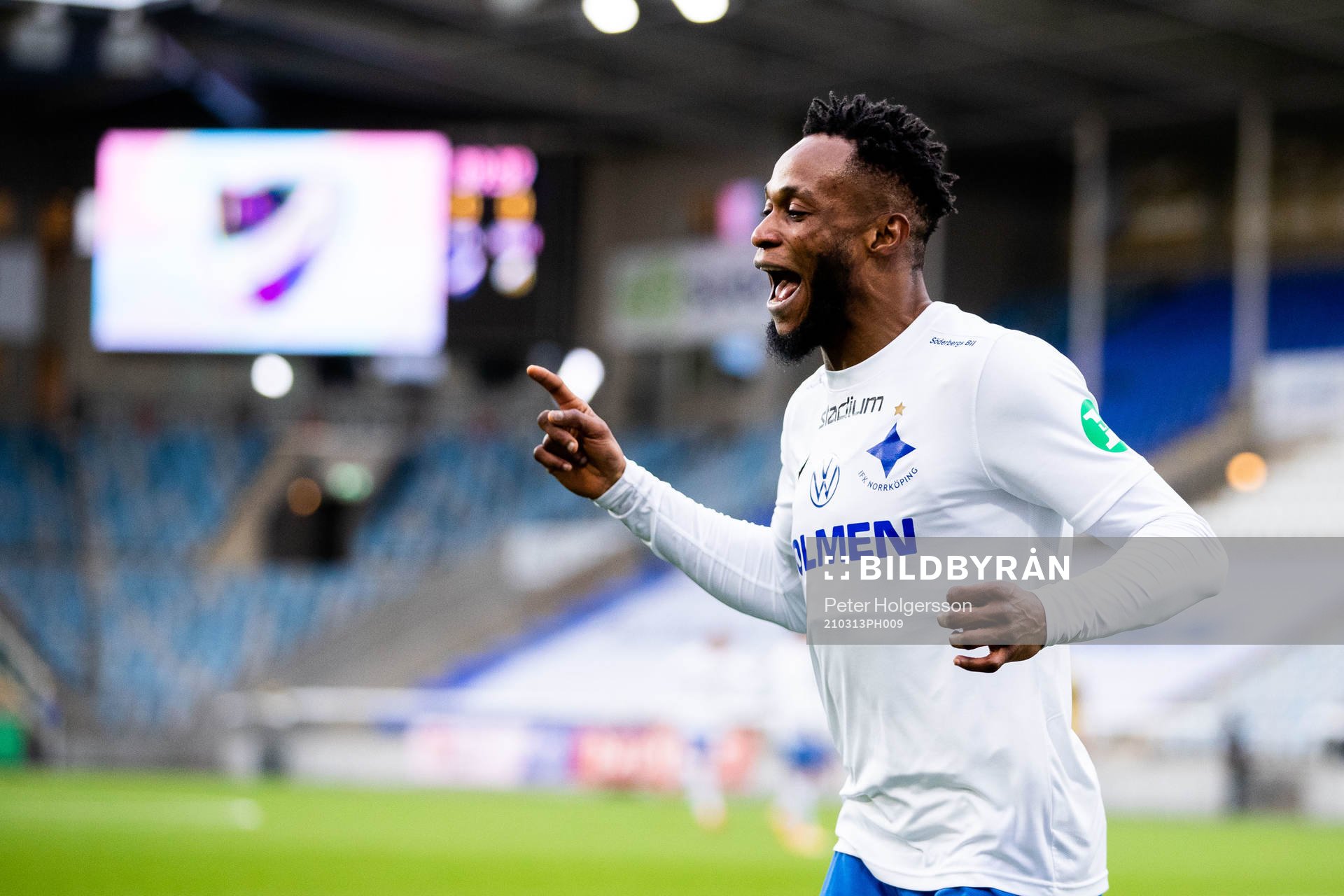 IFK Norrköpings Samuel Adegbenro jublar