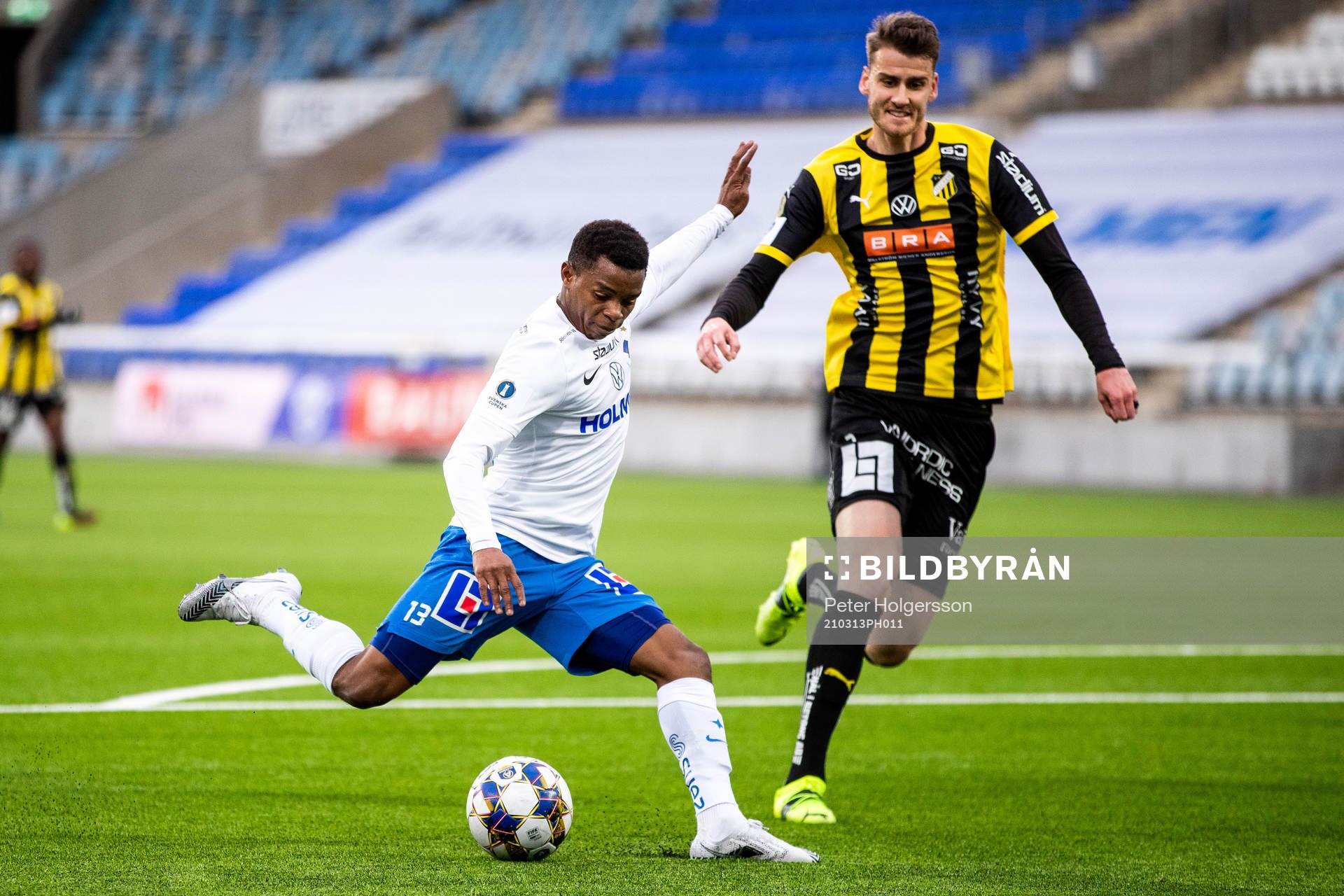 IFK Norrköpings Ishaq Abdulrazaq  och Häckens Johan Hammar