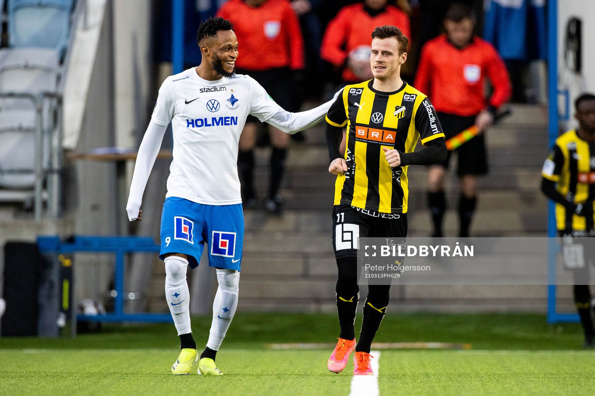 IFK Norrköpings Samuel Adegbenro och Häckens Tobias Heintz