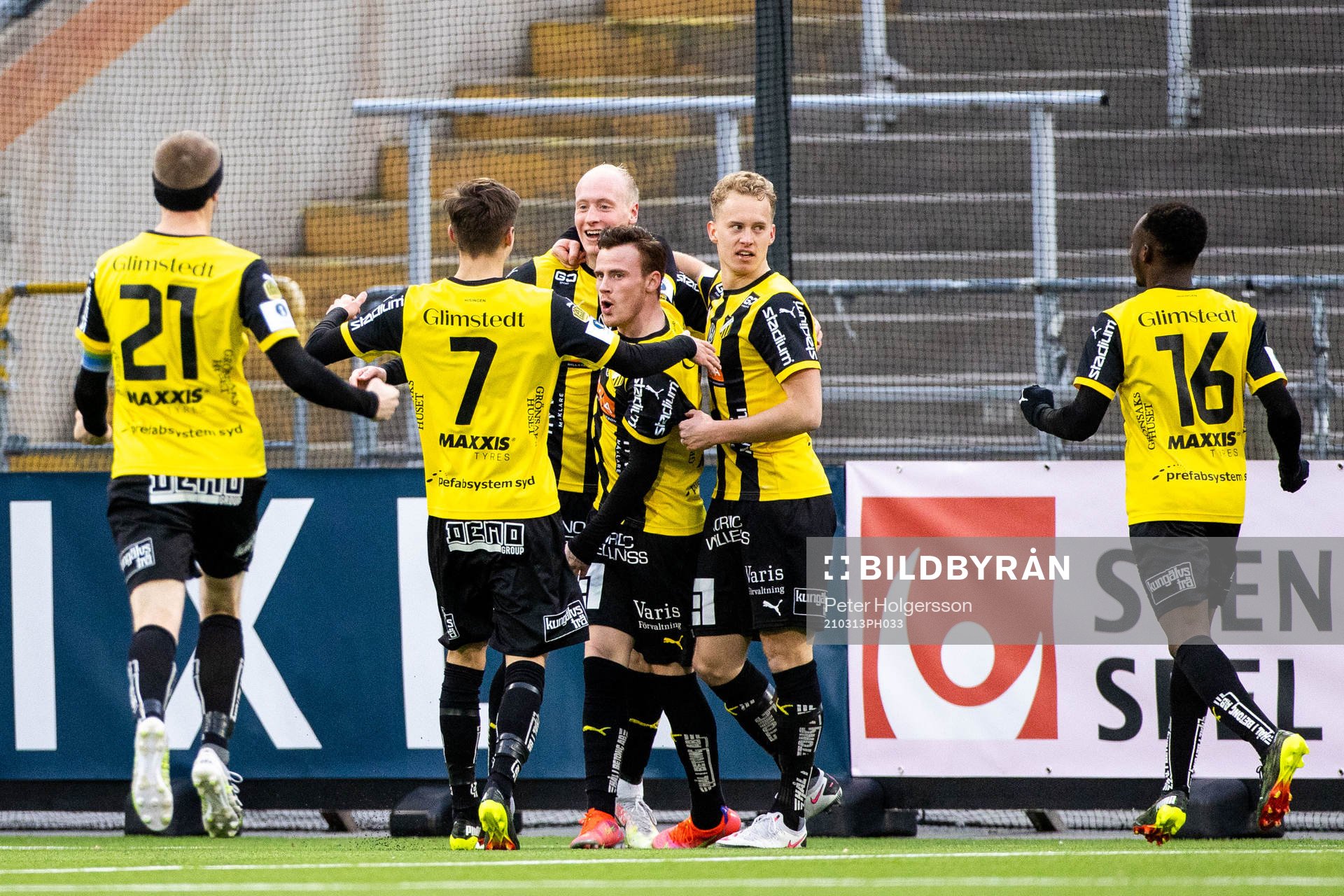 Häckens spelare jublar