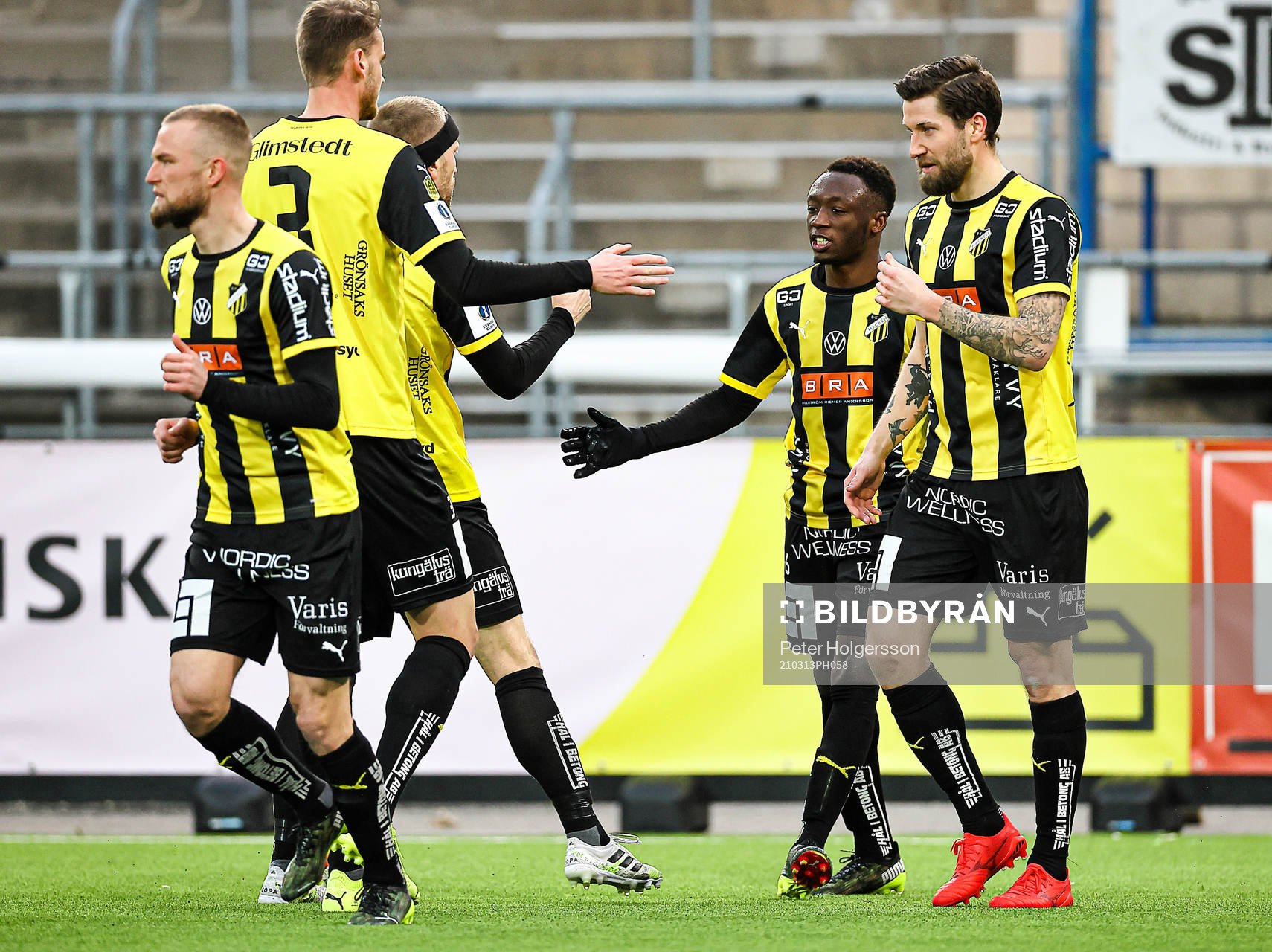 jublar efter mål 2-2 av Häckens Benie Adama Traore under fotbollsmatchen i Svenska Cupen mellan IFK Norrköping och Häcken den 13 mars 2021 i Norrköping.