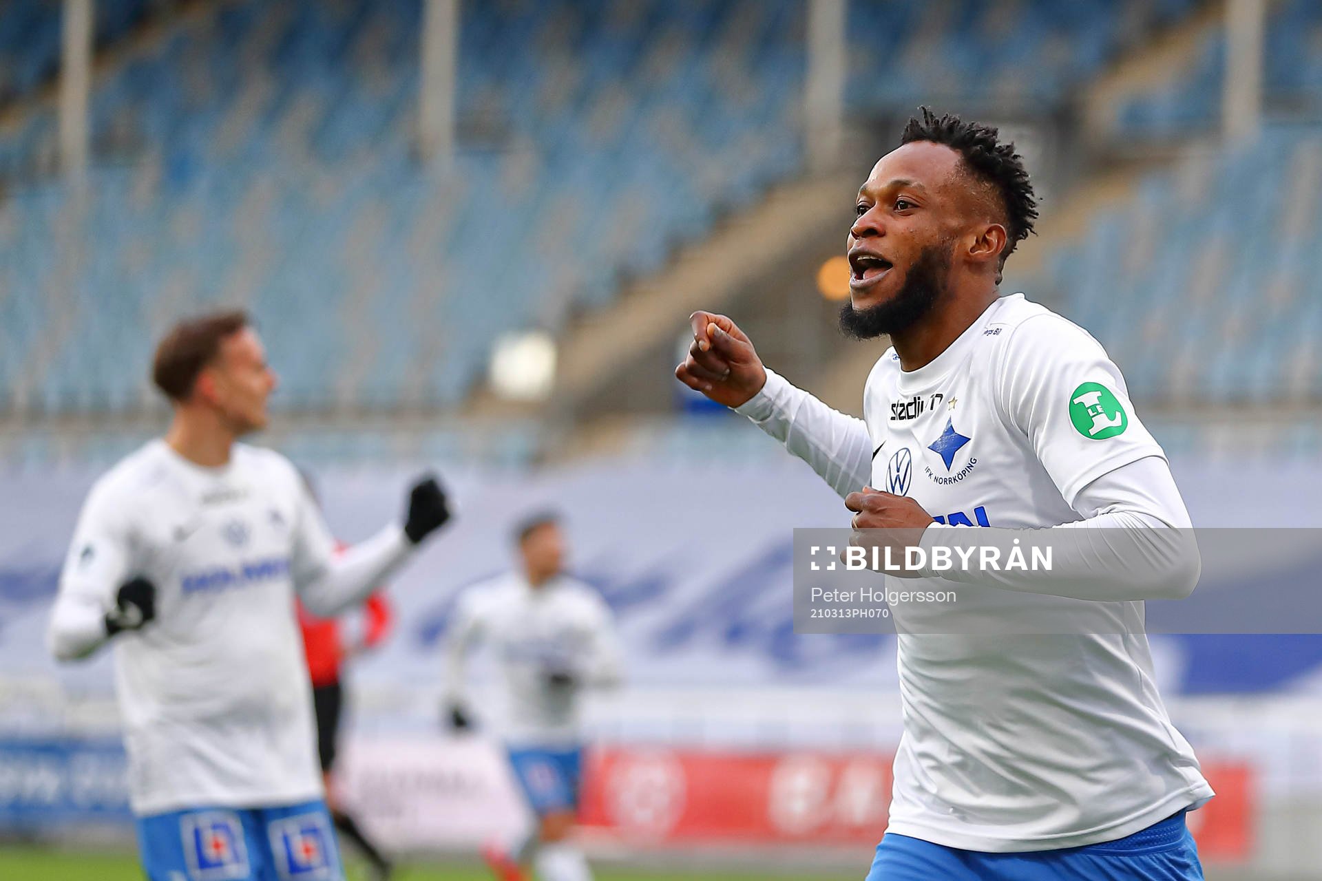 IFK Norrköpings Samuel Adegbenro jublar efter mål 1-0 under fotbollsmatchen i Svenska Cupen mellan IFK Norrköping och Häcken den 13 mars 2021 i Norrköping.