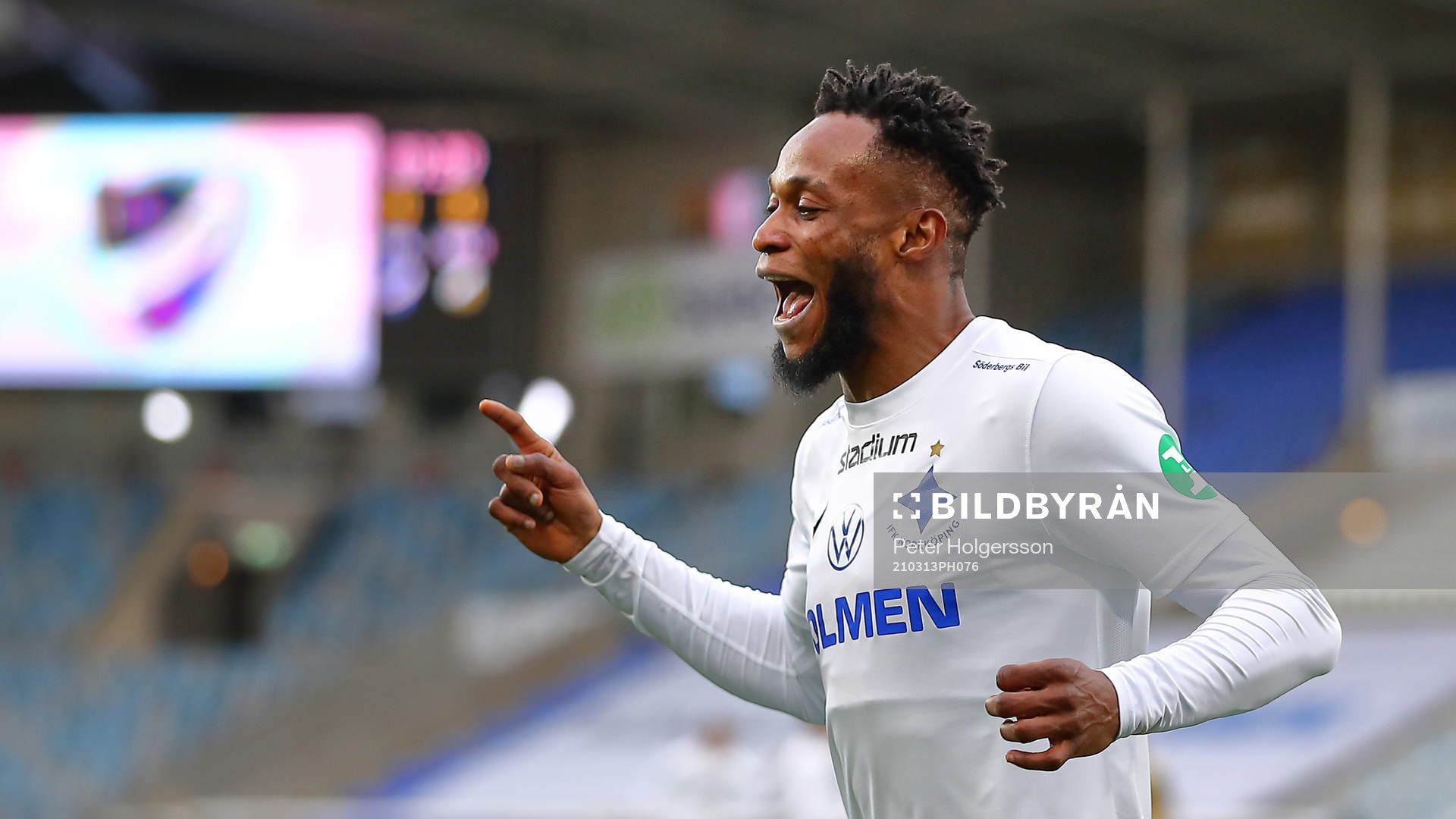 IFK Norrköpings Samuel Adegbenro jublar