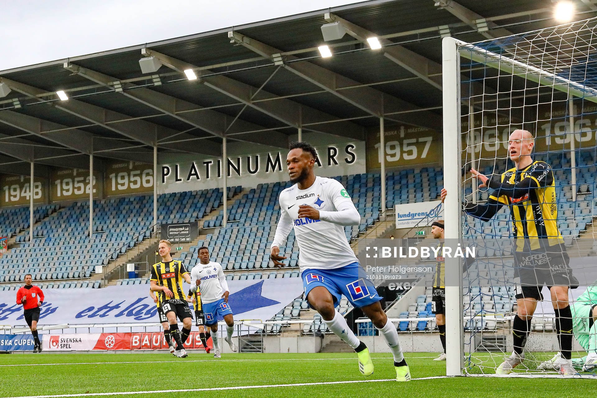 IFK Norrköpings Samuel Adegbenro jublar
