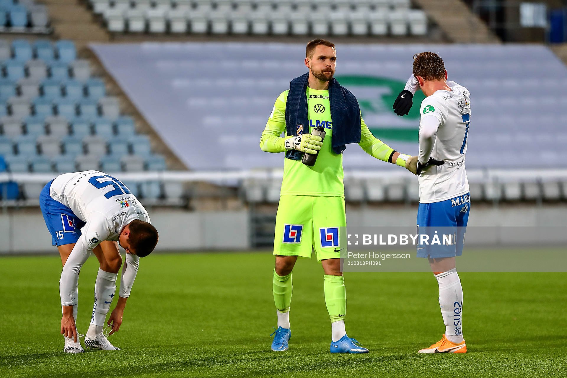 IFK Norrköpings Carl Björk, målvakt Oscar Jansson och