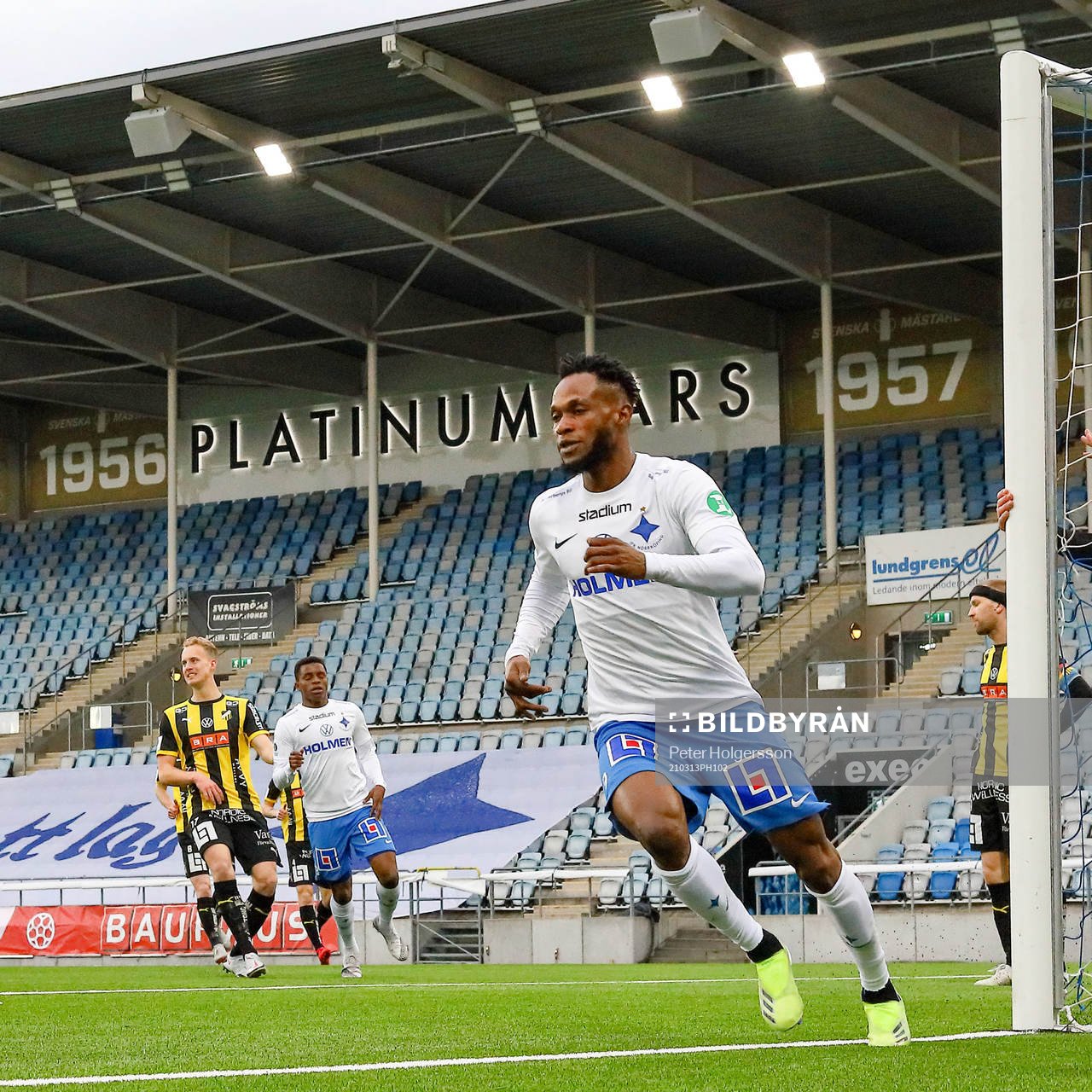 IFK Norrköpings Samuel Adegbenro jublar