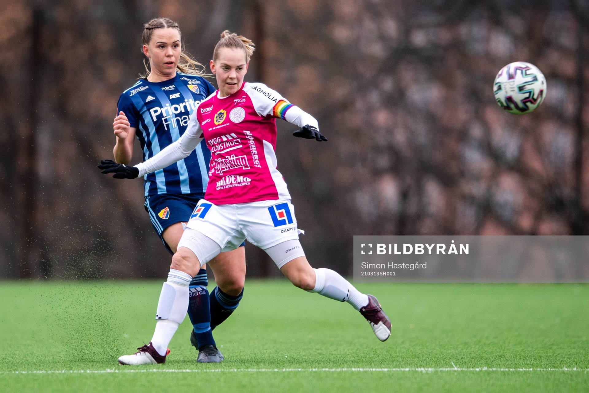 Djurgårdens Hanna Ekengren och Uppsalas Agnes Nyberg