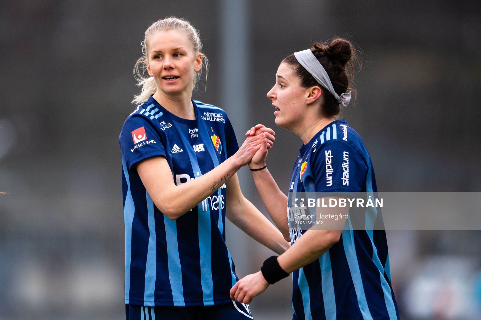 Djurgårdens Nellie Lilja och Hayley Dowd jublar