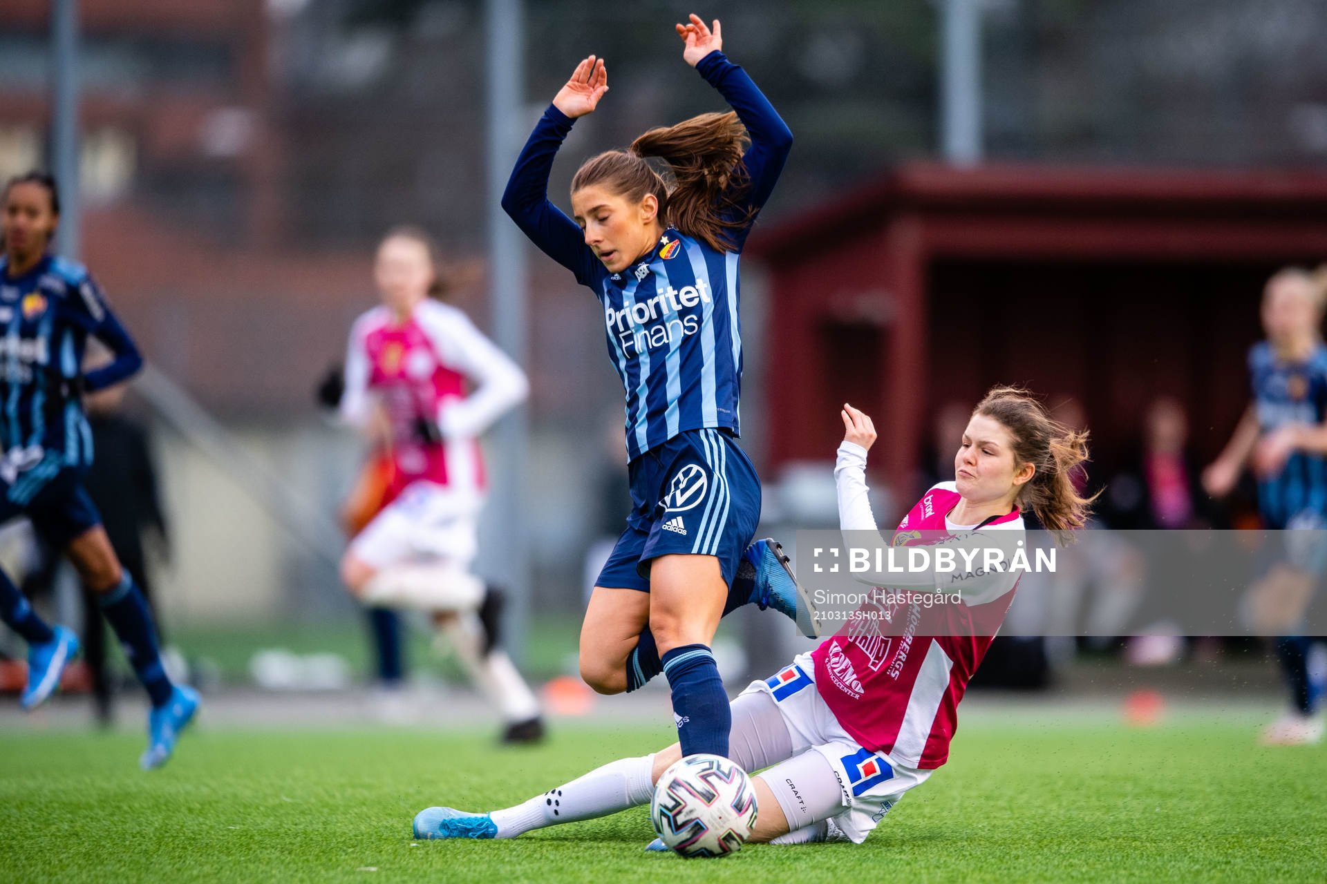 Djurgårdens Tilde Lindwall och Uppsalas Thea Barkfeldt