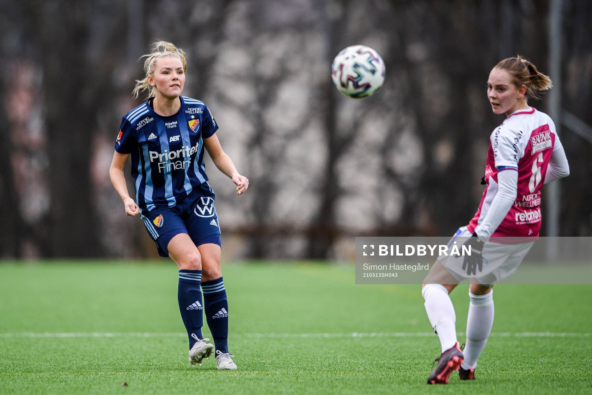 Djurgårdens Louise Hvarfner och Uppsalas Agnes Nyberg