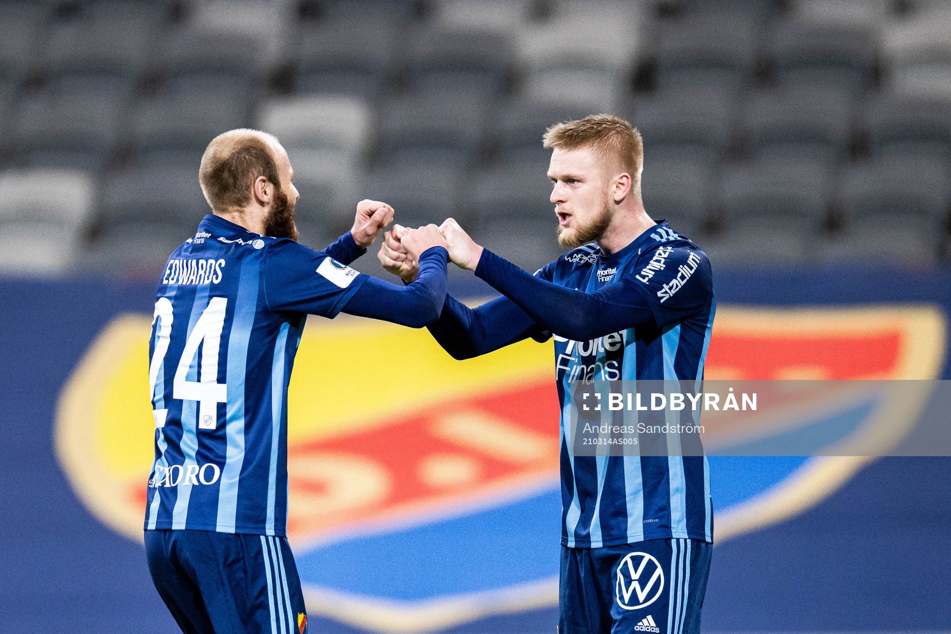 Djurgårdens Curtis Edwards och Kalle Holmberg jublar