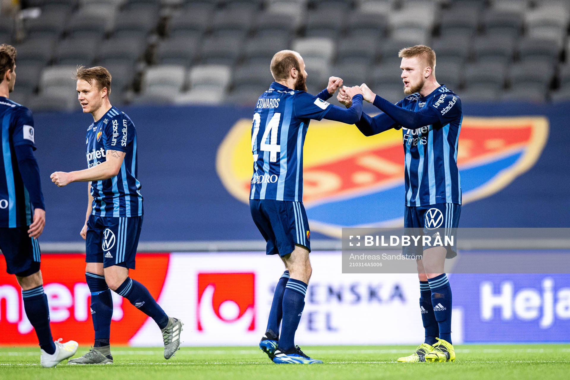 Djurgårdens Curtis Edwards och Kalle Holmberg jublar