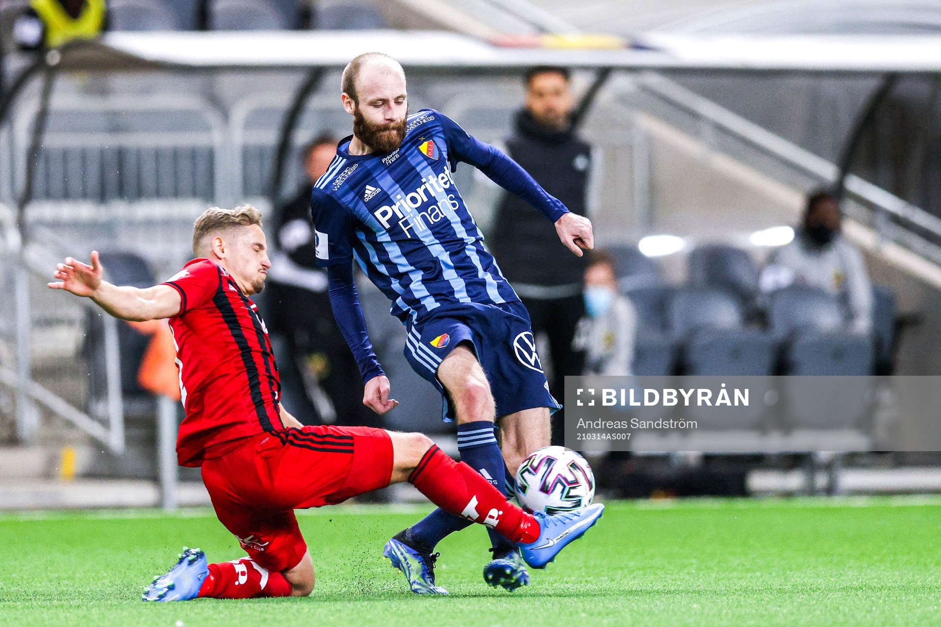Djurgårdens Curtis Edwards och Östersunds Henrik Bellman